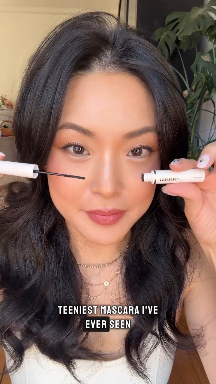 After the curling iron mascara and THIS, I’m realizing sometimes smaller is better 🤭 If you have super straight lashes, what is your favorite mascara?

#viralmakeup #kbeauty #mascarareview #koreanmakeup 

#LTKFindsUnder50 #LTKVideo #LTKBeauty