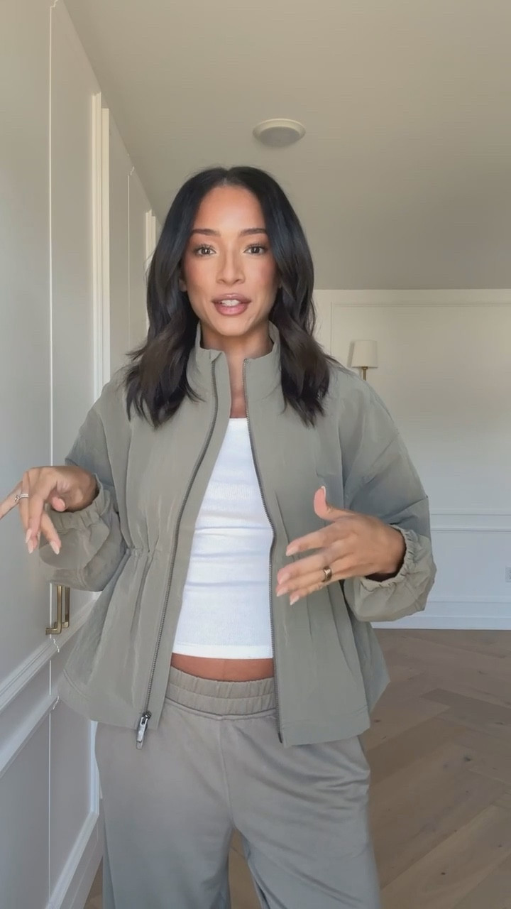 Perfect lightweight jacket for fall! It’s water repellant and adjusts at the waist! Size S jacket, size M pants


Comfy outfit 
Activewear 
Work from home outfit 
Errands outfit 
Athleisure 

#LTKFindsUnder100 #LTKStyleTip #LTKSeasonal