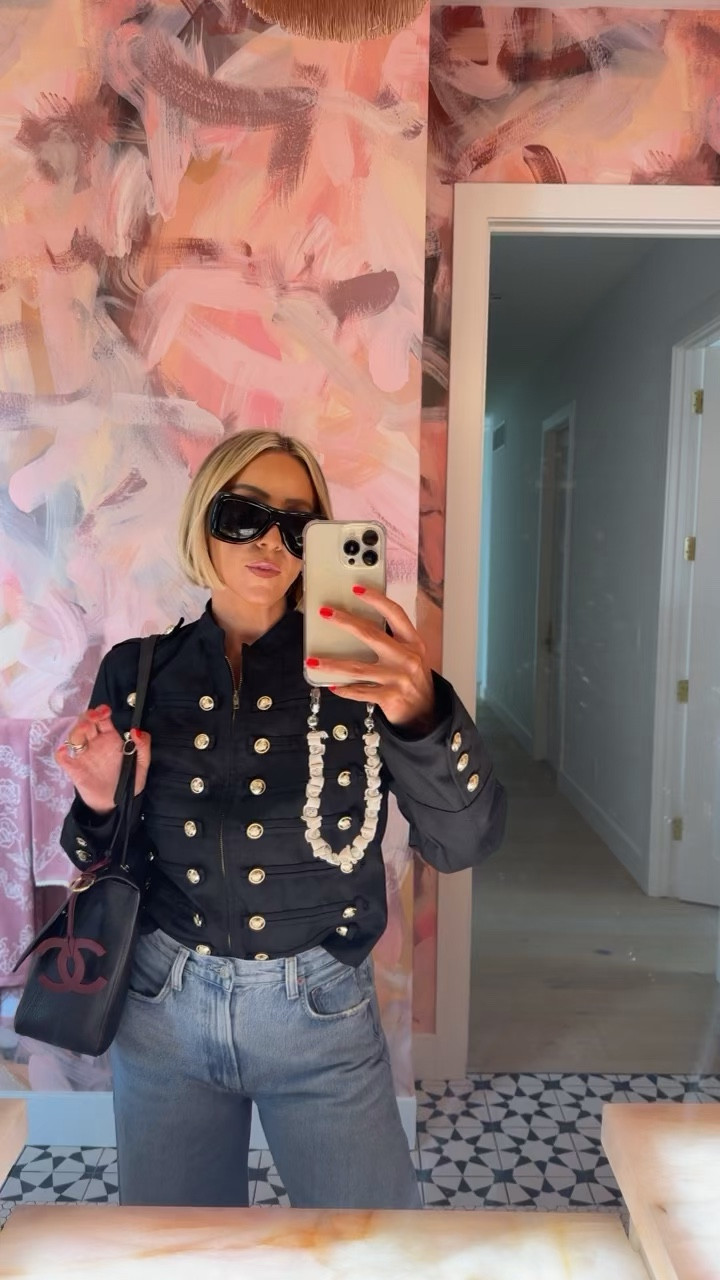 The buttons, the details, the fit… giving goal cool girl vibes 🖤🖤🖤 just alittle over $100.00.. I’m in a medium 