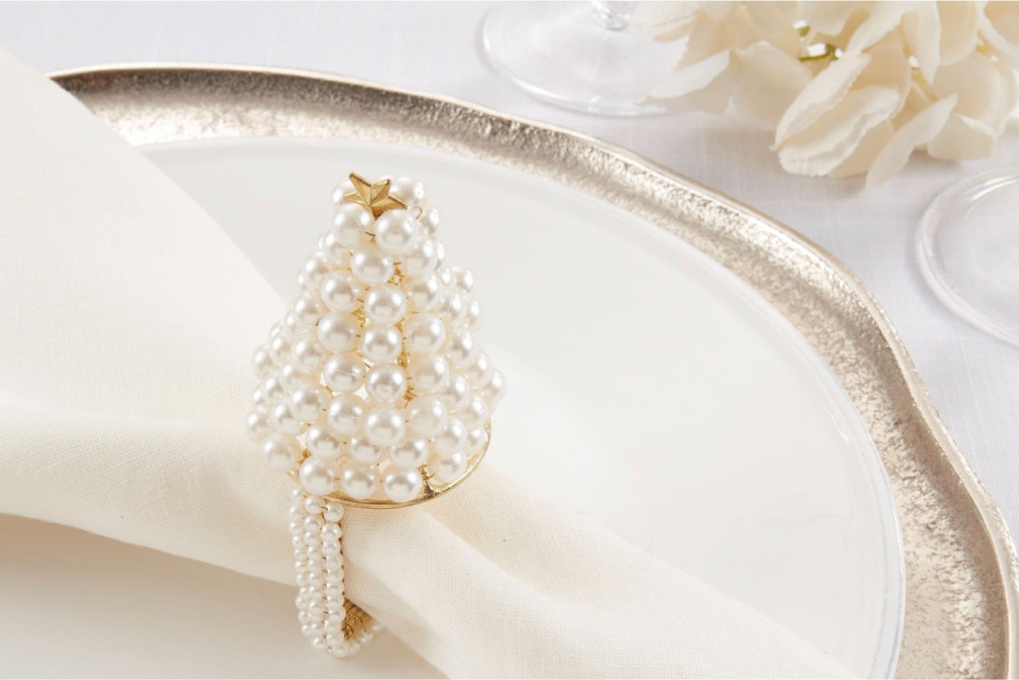 How cute are these pearl Christmas tree napkin rings?!  So elegant!





Christmas, tablescape, dining room, hostess, housewarming, kitchen, dinner party, holiday, 

#LTKHoliday #LTKSeasonal #LTKsalealert