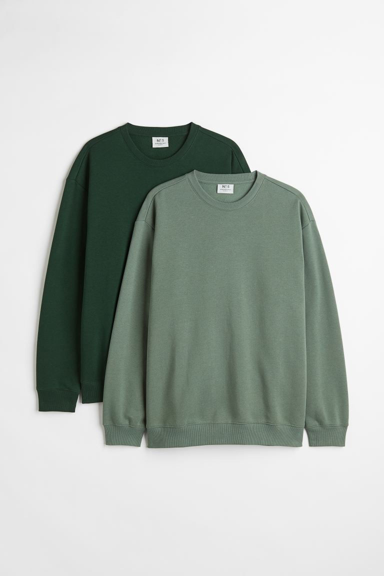 Relaxed-fit sweatshirts in cotton-blend fabric with soft, brushed inside. Dropped shoulders and r... | H&M (US + CA)