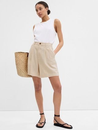 5" High Rise Pleated Linen Shorts with Washwell | Gap Factory