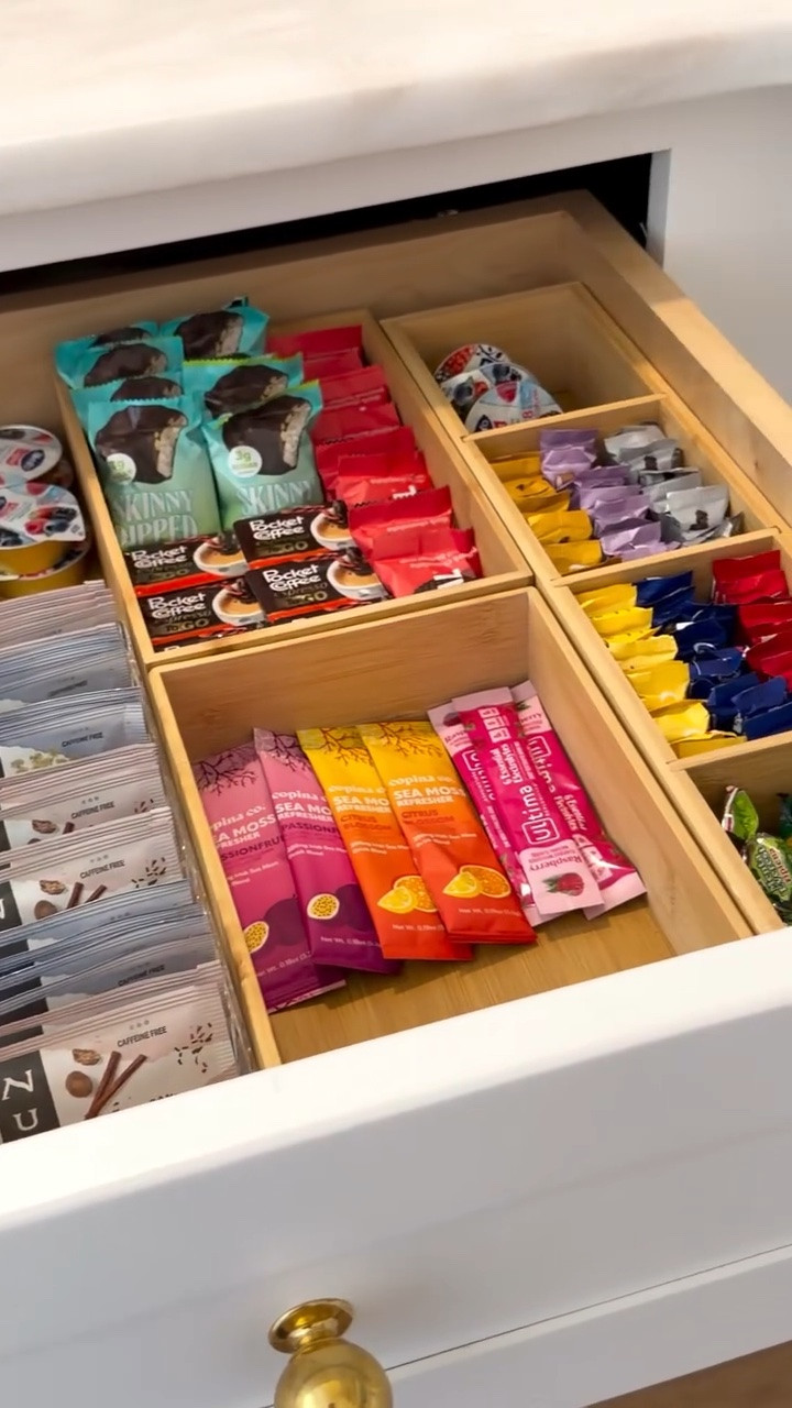 Coffee drawer restock, one of the things I look forward to doing 🤍

•
•
•
•
#snackorganization #coffeesnacks #classyinteriors #interiordesign #scullerykitchen