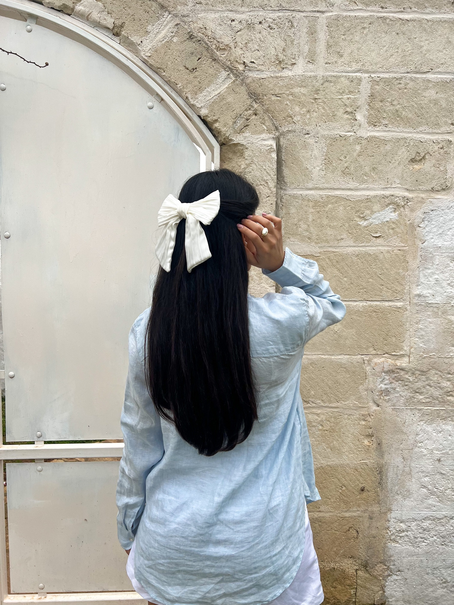 summer detail outfit inspiration 💙

H&M, holiday outfit, camicia in misto lino blu, fermaglio fiocco, mango, camicia in lino 100%, fermagli per capelli, Italia. 

#LTKstyletip #LTKeurope #LTKSeasonal