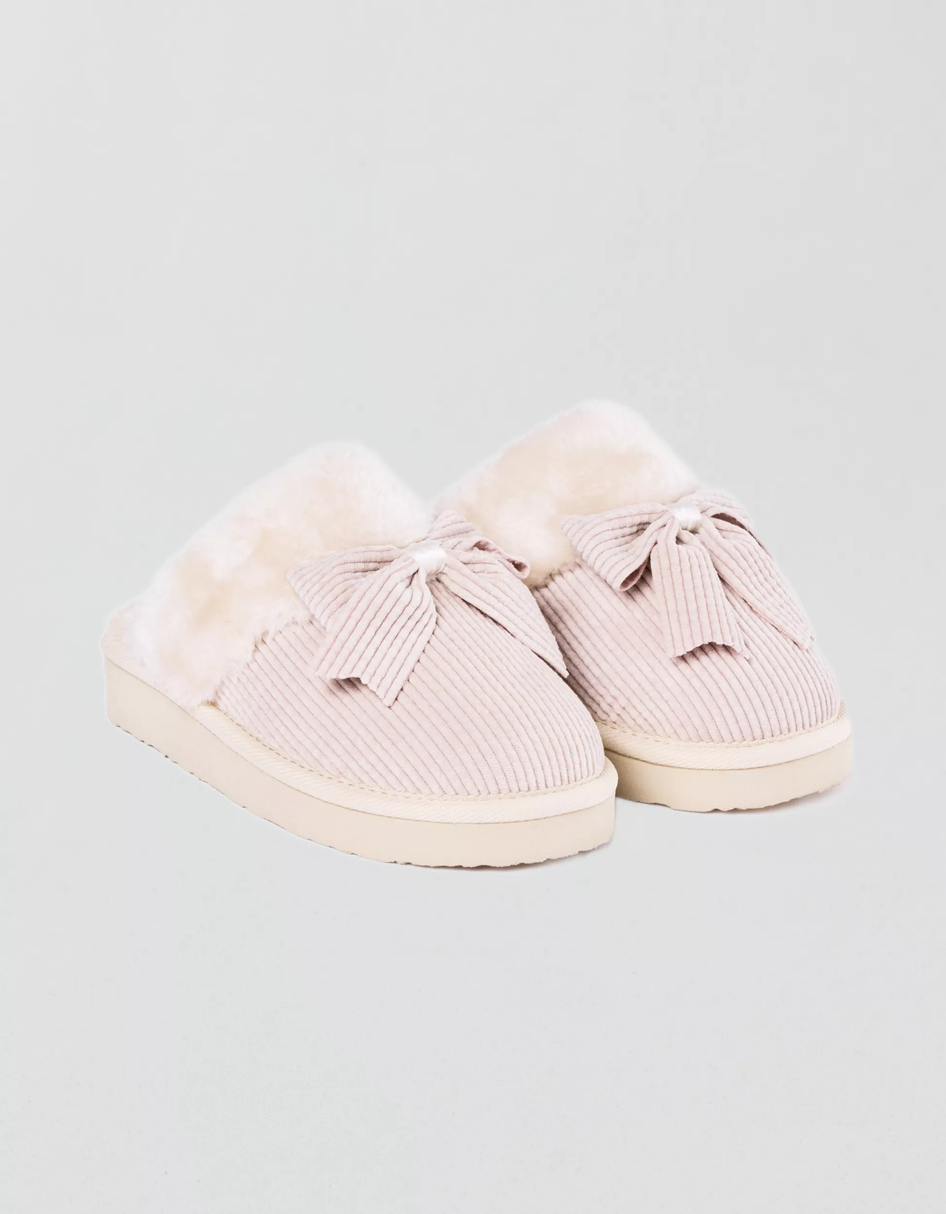 Minnetonka Bow Scuff Slipper | American Eagle Outfitters (US & CA)