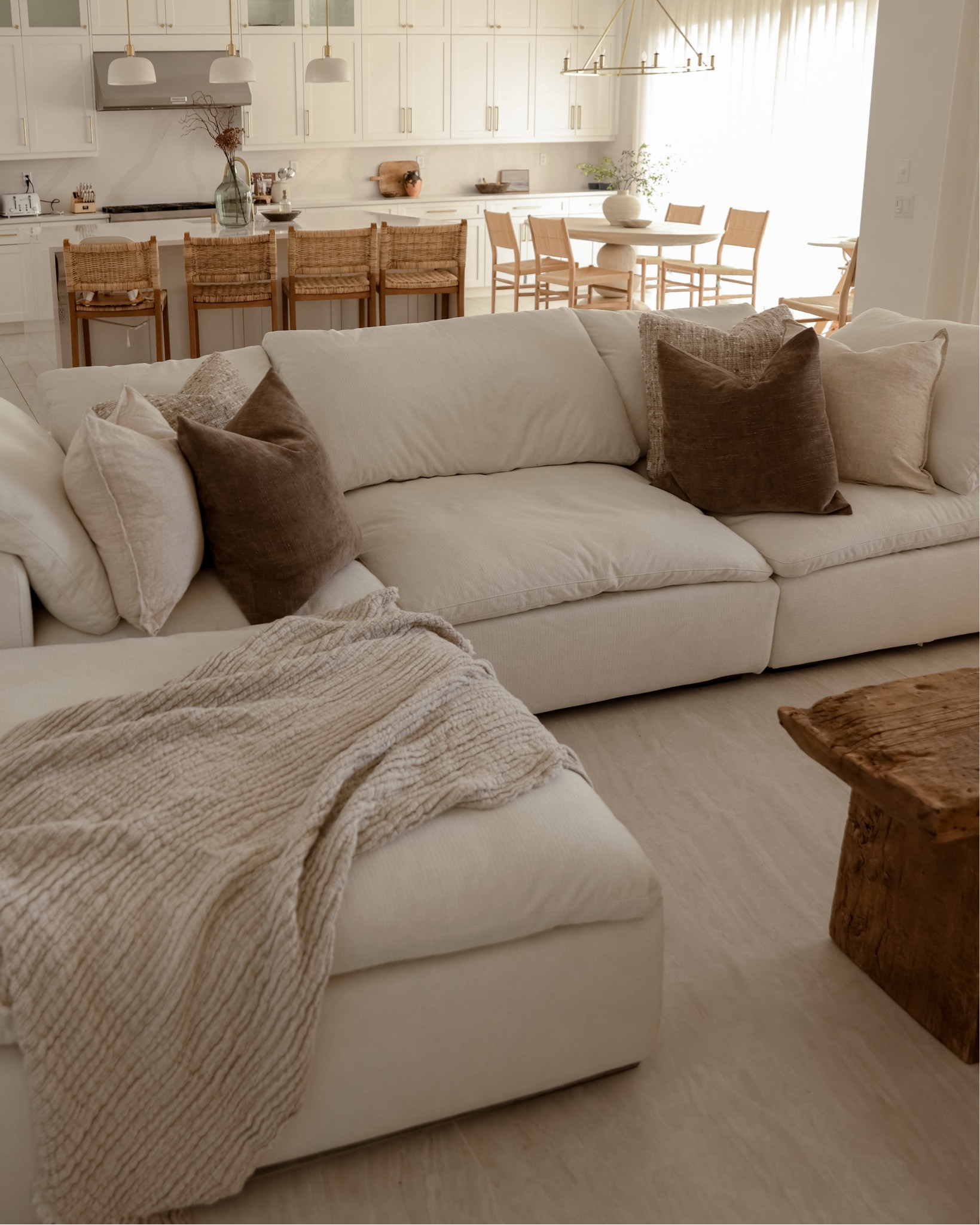 Couch reveal 🤩

#LTKFamily #LTKHome