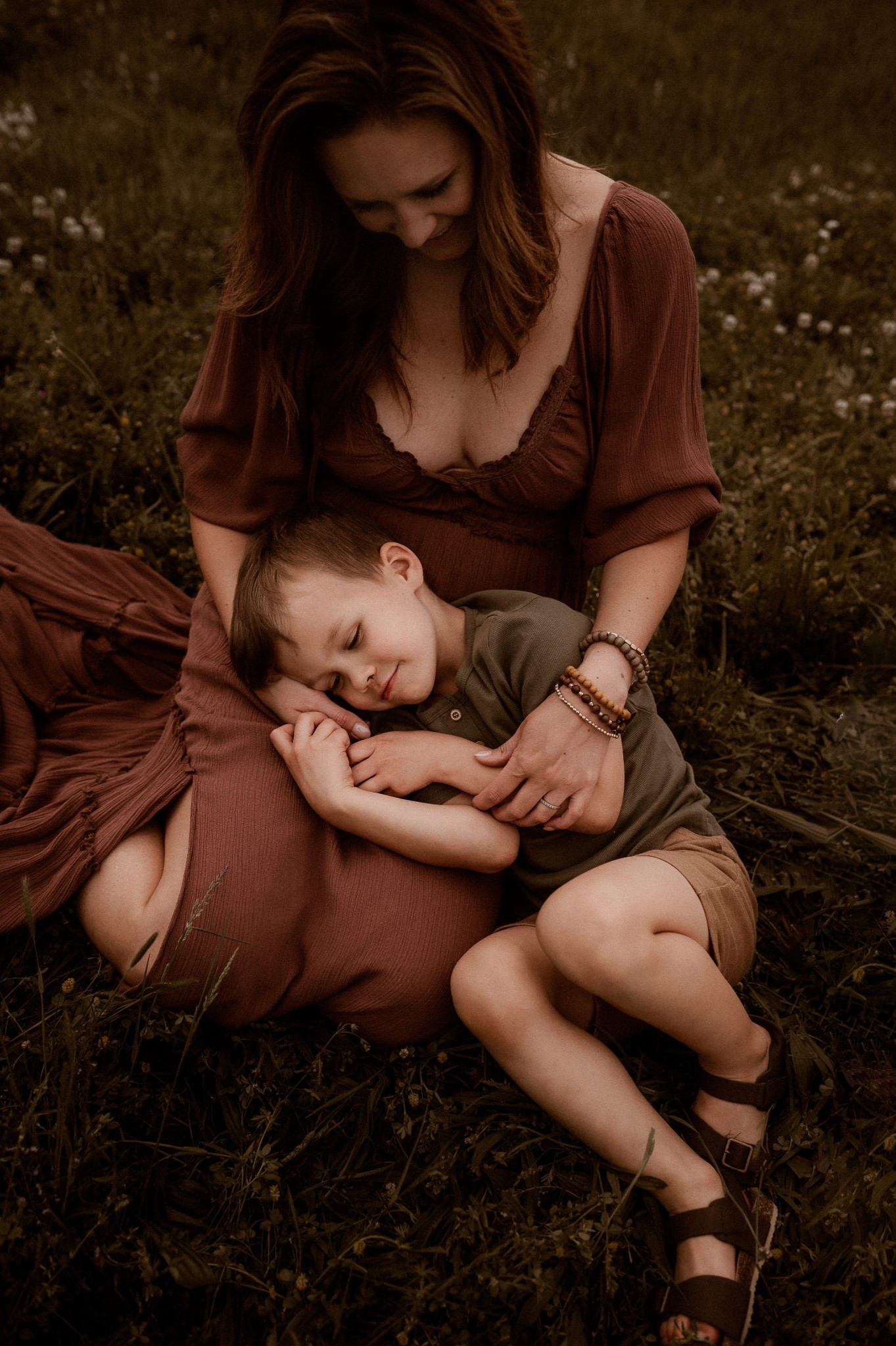 Another motherhood session look! Loving these moody tones. Similar finds linked below 🤎

#LTKStyleTip