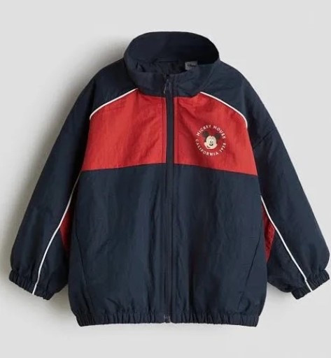 The perfect windbreaker to throw on your Little’s at Disney! 