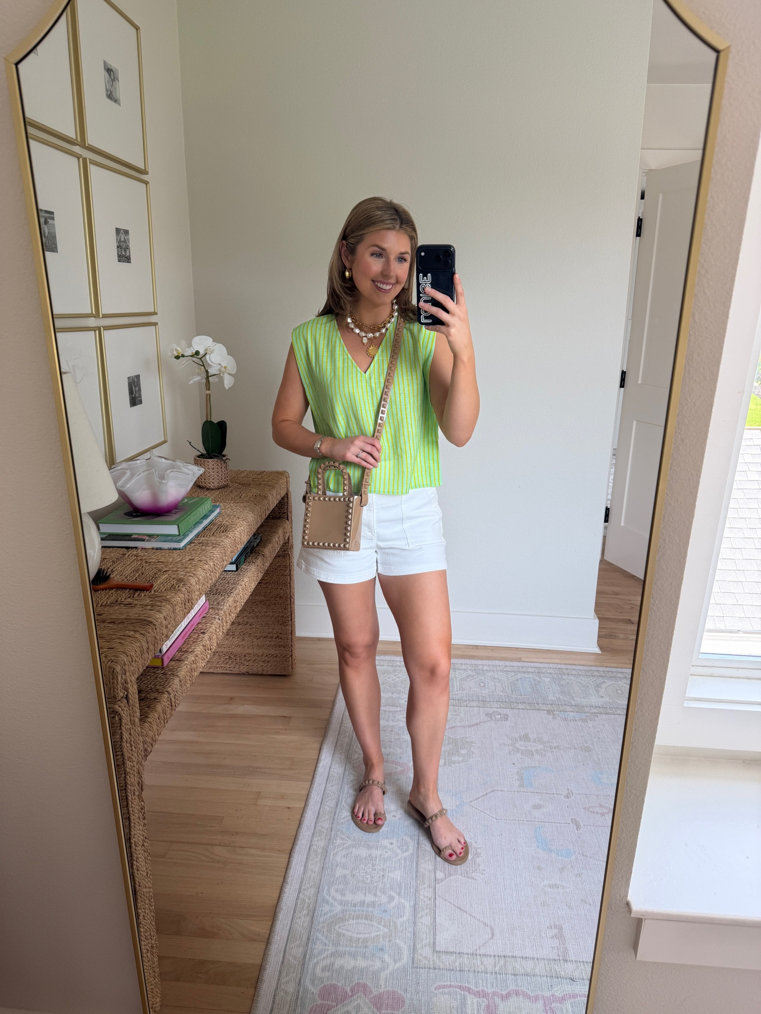 Easy summer outfit idea! Wearing an XS in top and 26 in shorts