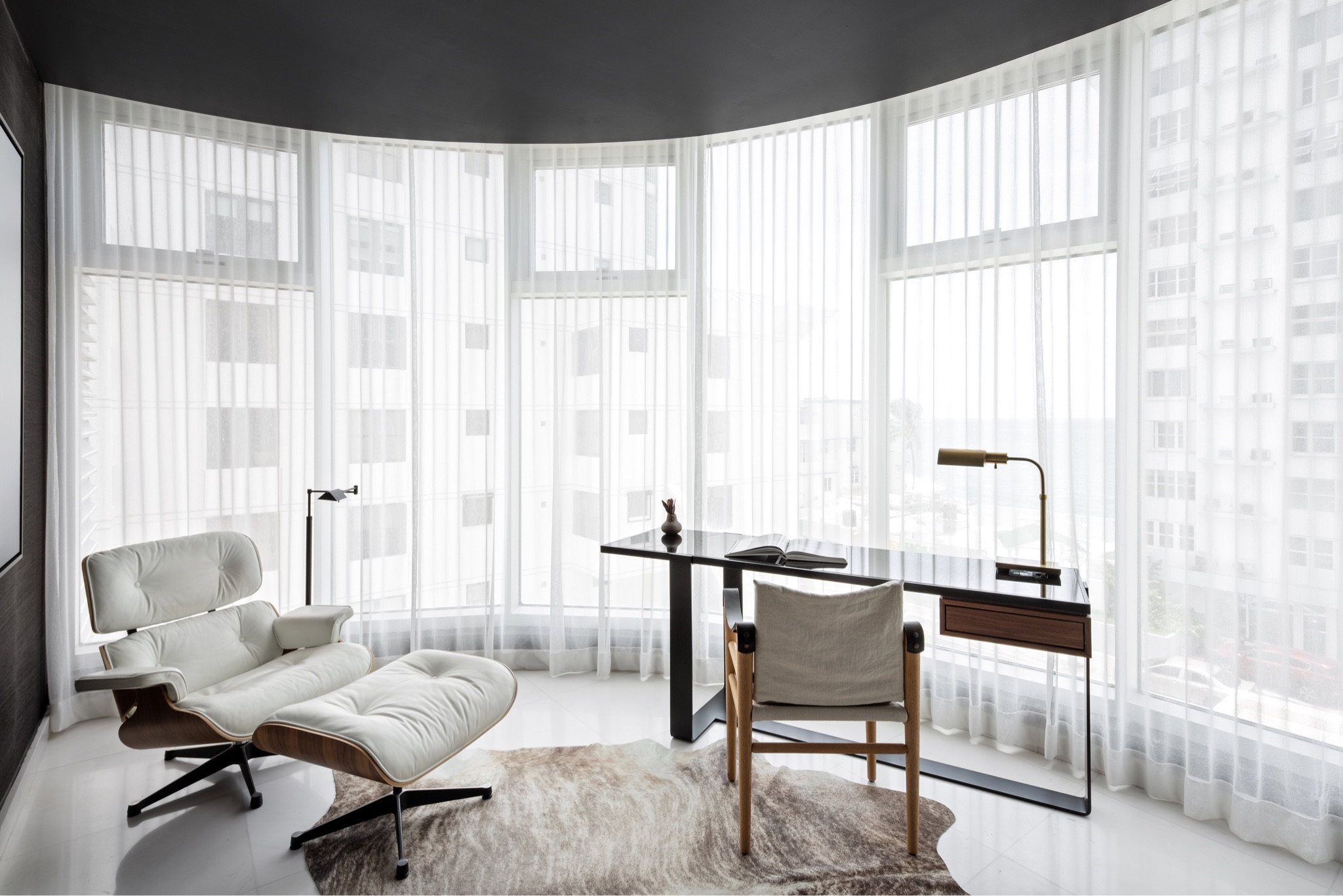 Interiors by Studio AR+Co
Photography: Paola Quevedo Santos
IG: @studioarandco

Restoration Hardware, Liaigre, primitive decor, white decor, minimal modern, office studio, high end interiors, white linen, mid century modern, eames lounge, safari chair

#LTKSeasonal #LTKhome #LTKHoliday