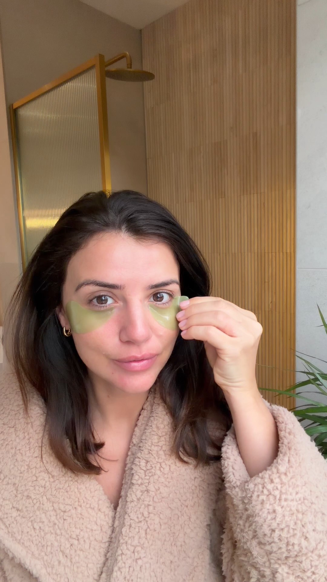 Foundation shade - 6.25 
Lip liner - stripdown 
Lipstick - very Victoria 
Blush- dolce vita 