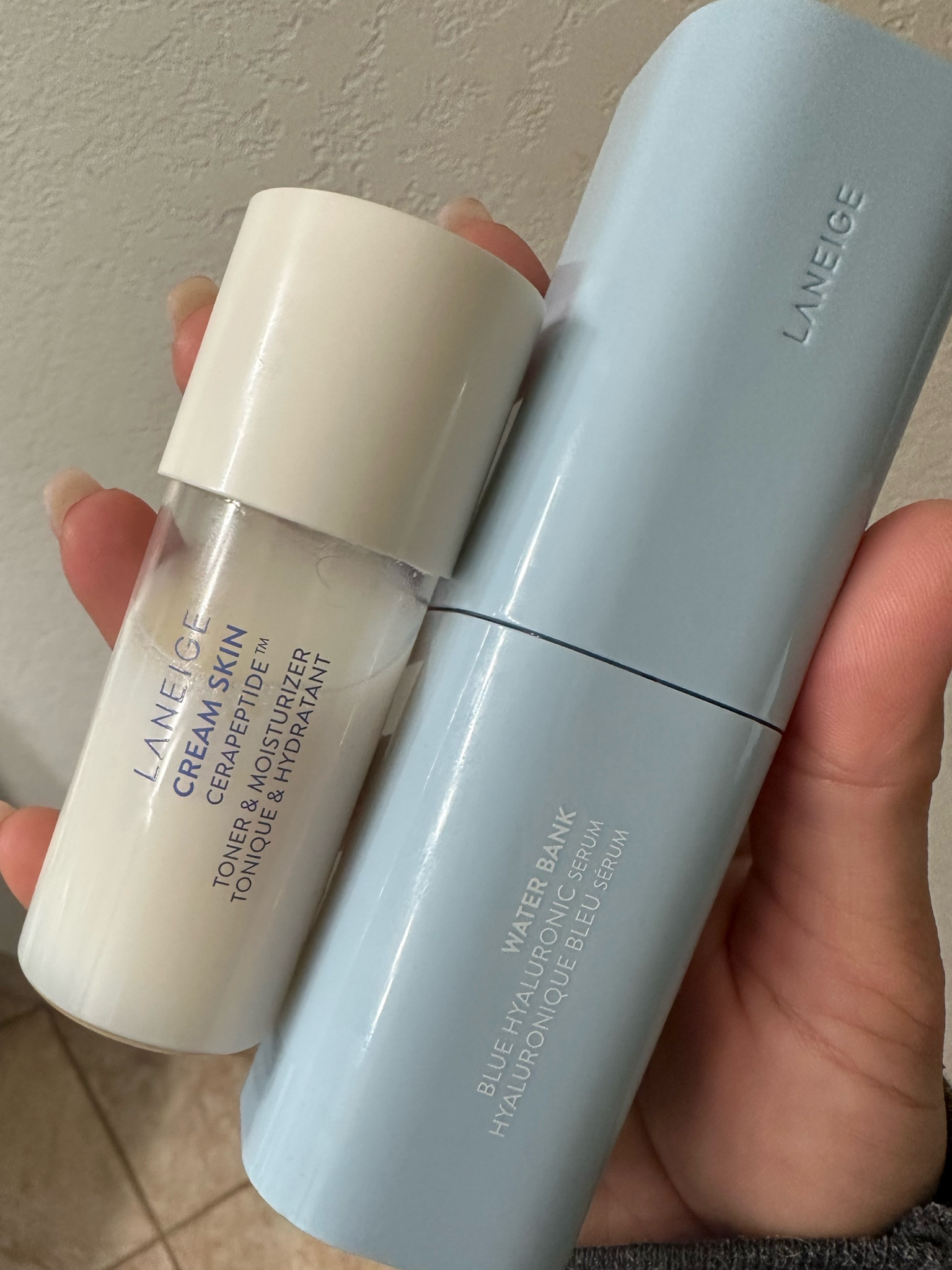 Absolutely LOVING these super hydrating products! Feels like a giant drink of water for my face. Must try!! Especially with the cold weather here 
#beauty 