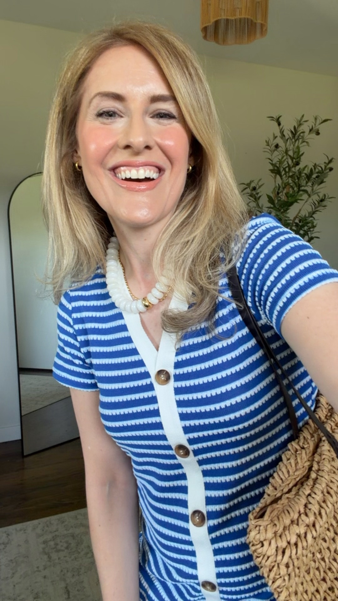 Amazon dress that’s super stretchy, not flimsy, good length, comes in lots of colors. I go between small and medium, got the medium in this one and it was the right choice. I’m 5’8”. #amazonfashion