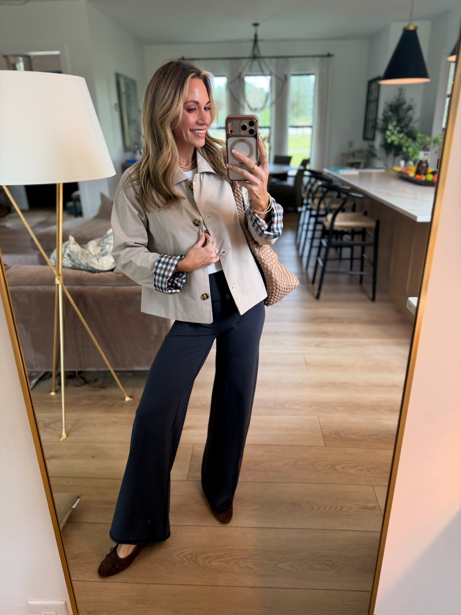 Love how you can style these wide leg pants a little dressier if needed! 👏 so cute + comfy! I’ll be living in these!
