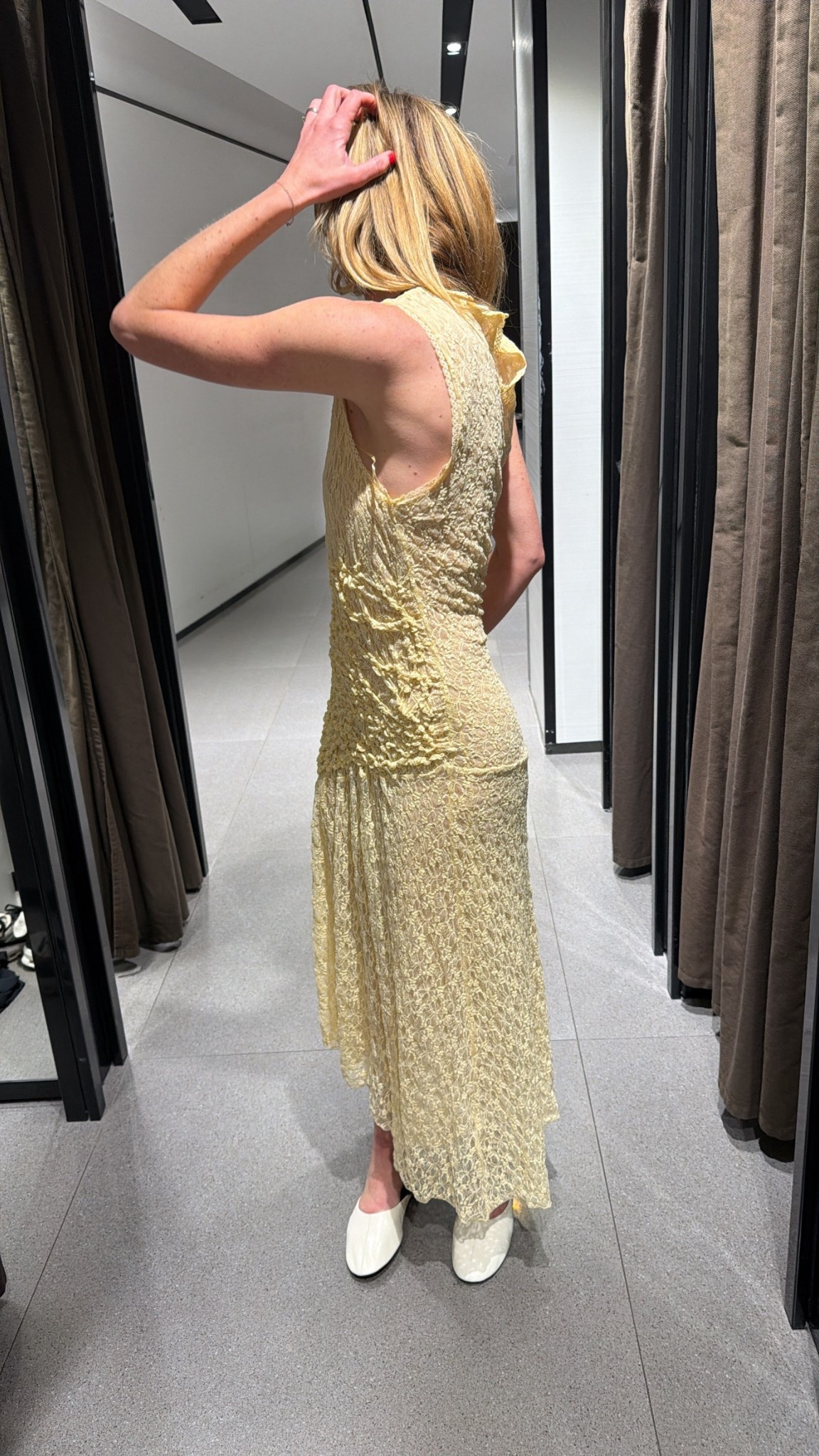 My college bestie is in town! Sharing things from Zara we loved! In the cropped button down I would get a large! 