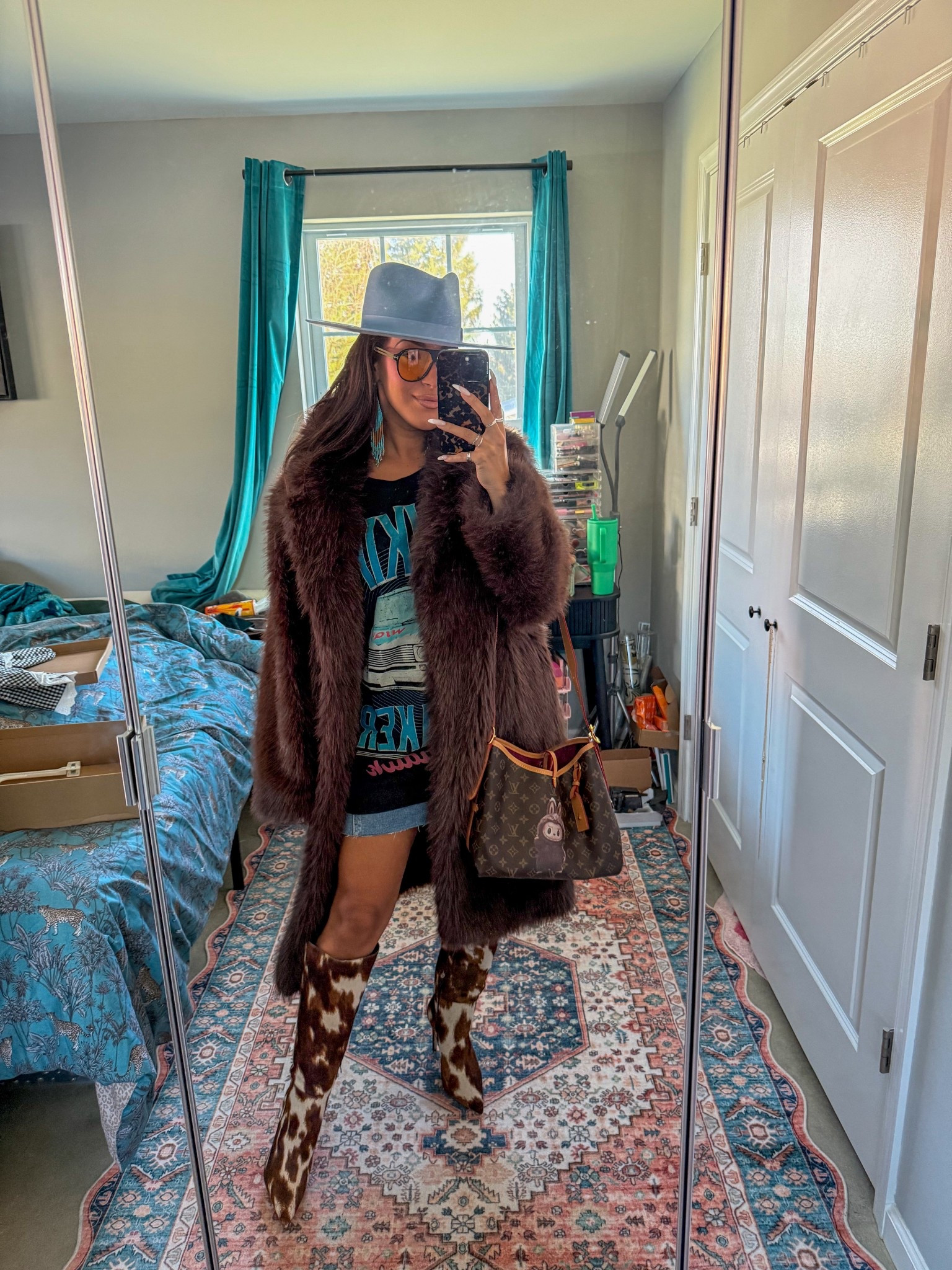 Sized up 1/2 a size in the boots. Normally an 8.5 but I’m wearing a 9

Men’s Tee in XXL

Size L/XL in the coat

5’4” 150ish pounds, 36C, 31”waist, 41” waist, 8/10 pant

#LTKootd #LTKMidsize #LTKSeasonal