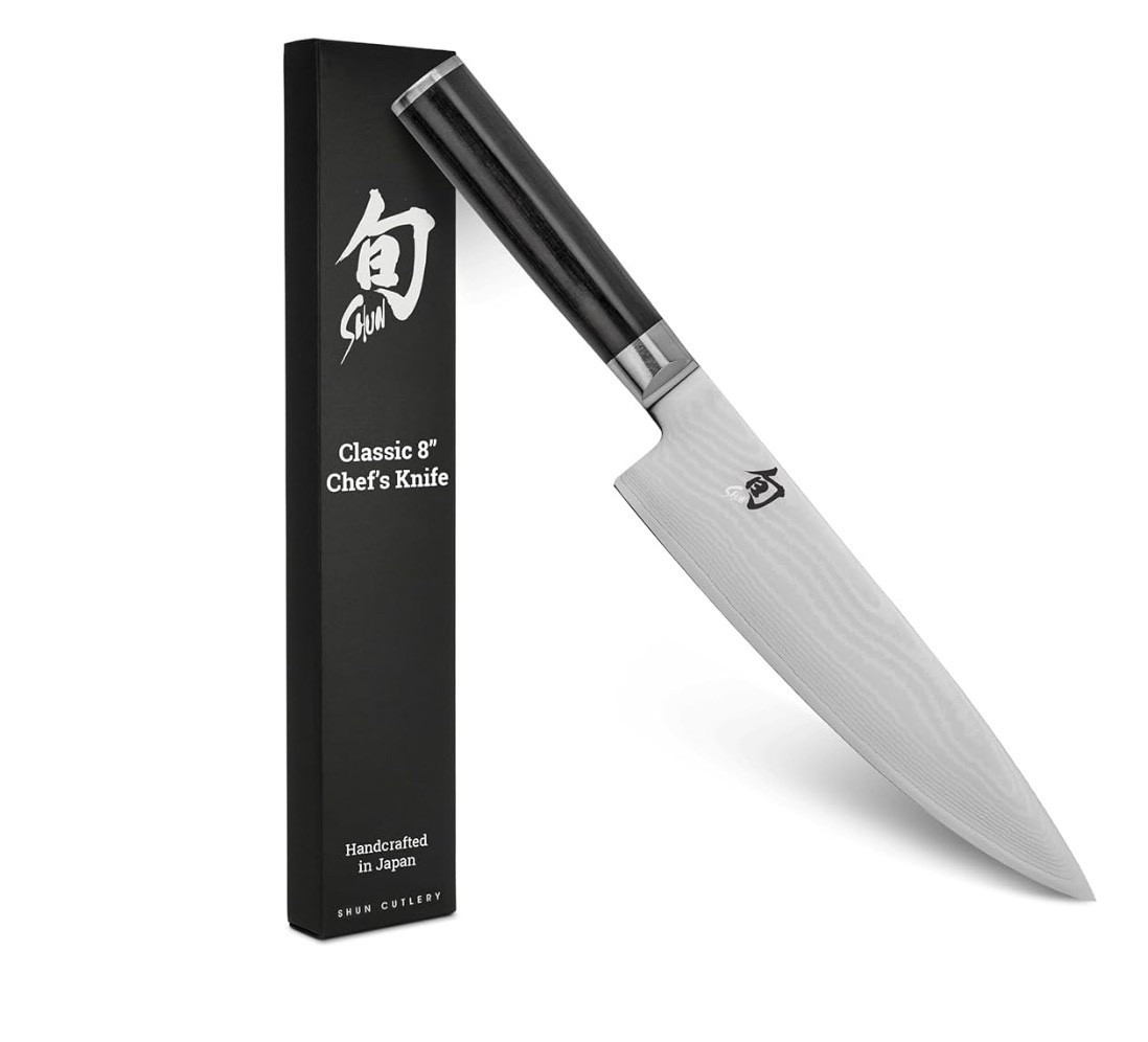 I know I usually post outfits and beauty/skin care related products but I have to share this amazing kitchen knife- trust me I cook at home almost all my meals and a good chef’s knife is a must-have, and after trying many over the years, I think this one is definitely my top 3 knives ever! 