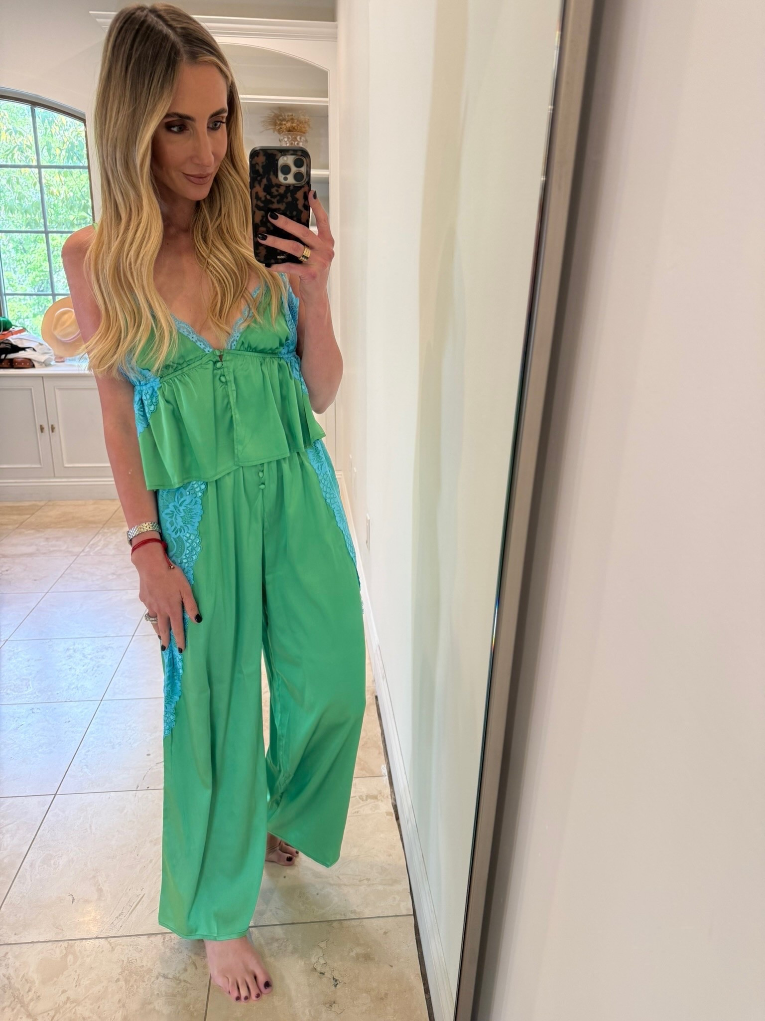 These pajamas are not only so cute they’re also very comfortable and affordable! This color is everything!

Em sizes:
Height: 5’6”
Weight: 115lbs
Tops: small
Pants: 2, small, 25


Pajamas, Amazon, comfortable, mom fashion, mom must haves