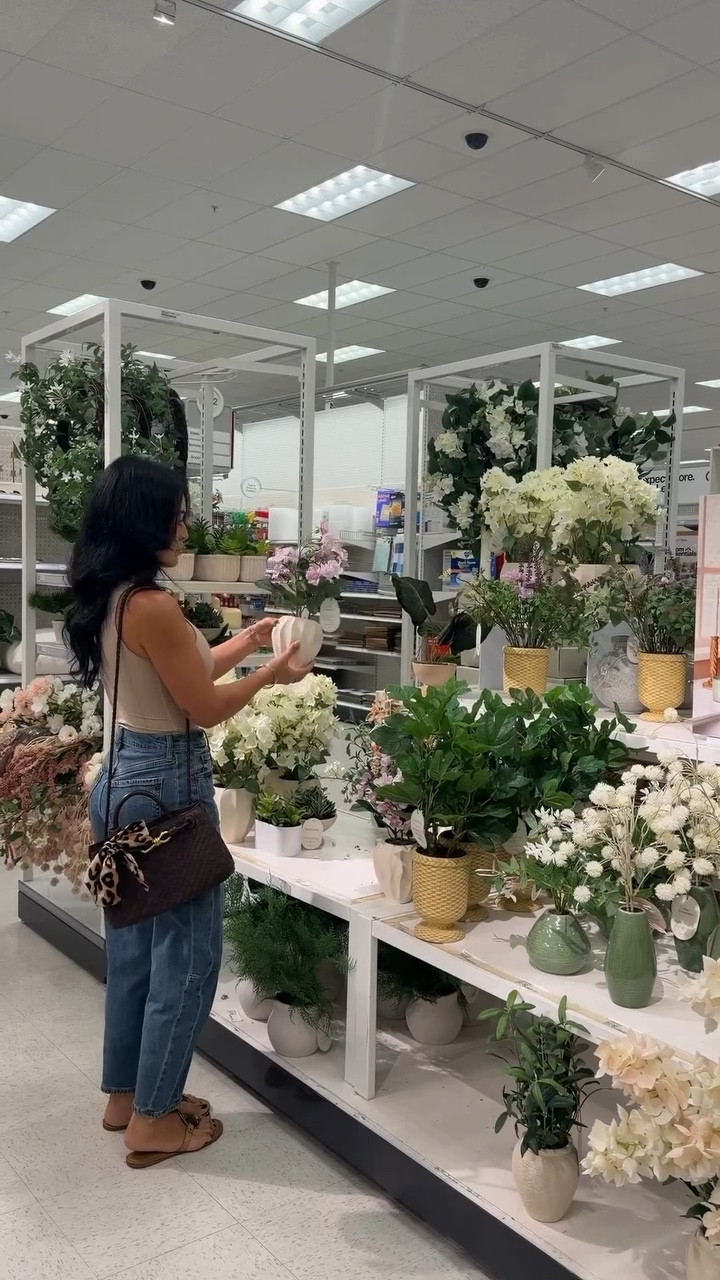 #ad Partnering with @target to reset my spring energy 🤍

Spring has me craving slower mornings and softer spaces.

Choosing small pieces that make everyday routines feel calm and intentional.

You can shop everything in my Target storefront.

#targetcreator #target