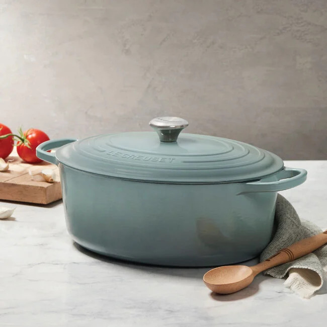Signature Oval Dutch Oven | Le Creuset
