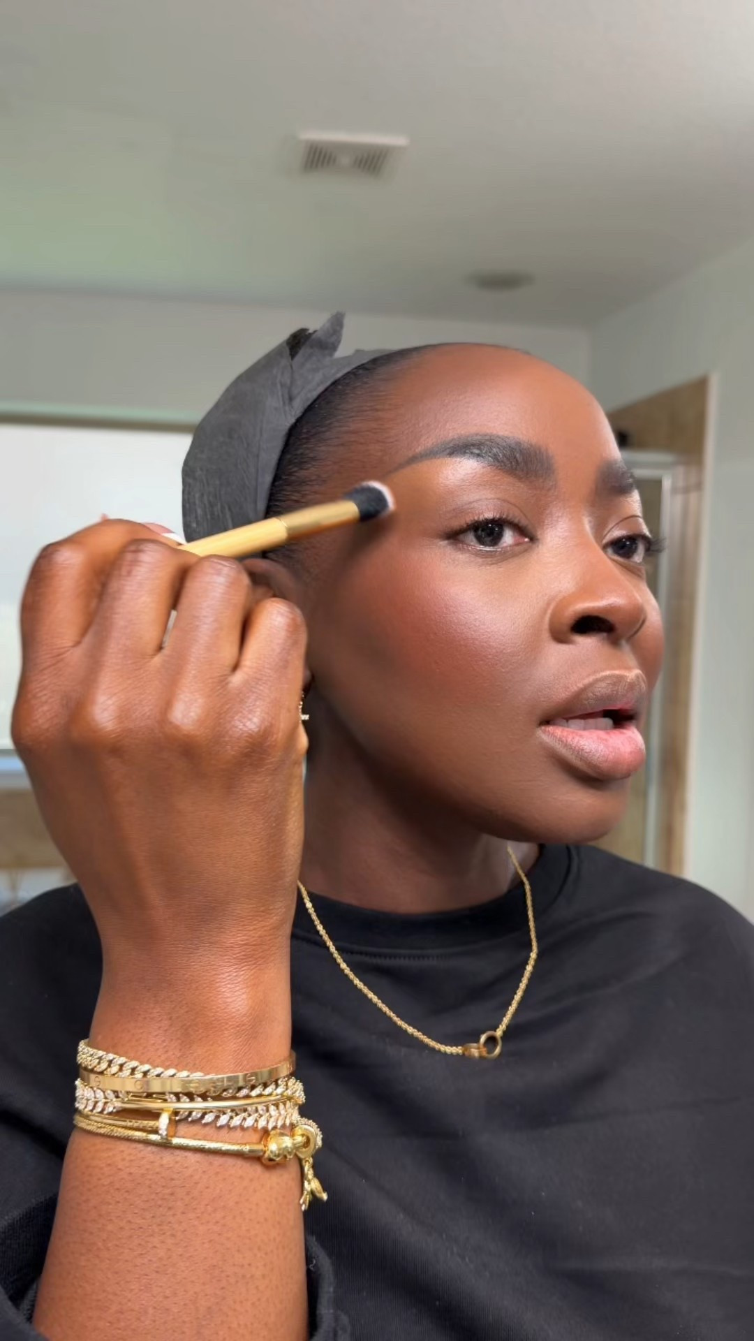 Setting my make up with the Laura Mercier honey translucent powder and worshipping, as usual!

#LTKBeauty