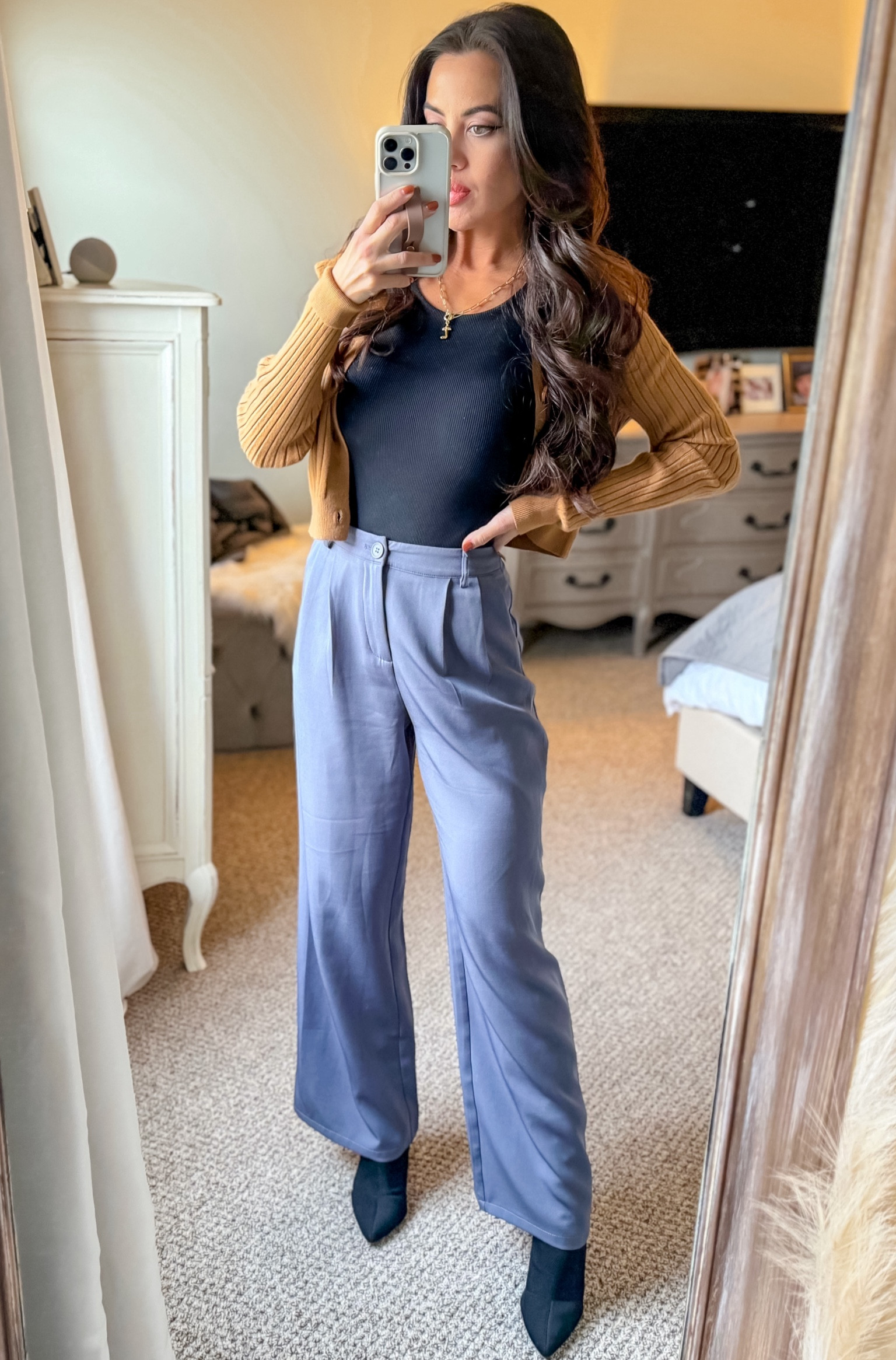 Work attire. Fall fashion. Wide leg slacks. Good American bodysuit. Causal work attire  

#LTKshoecrush #LTKfindsunder50 #LTKworkwear