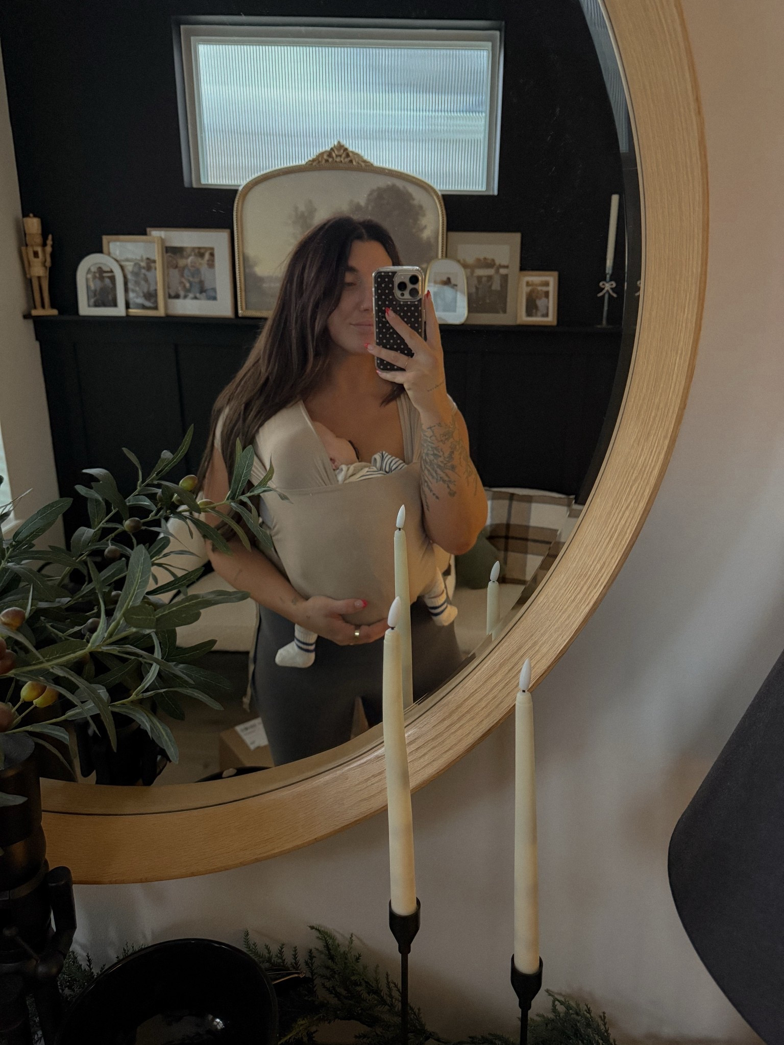 Wrap/ buckle baby carrier. So comfy & supportive 🤩✨