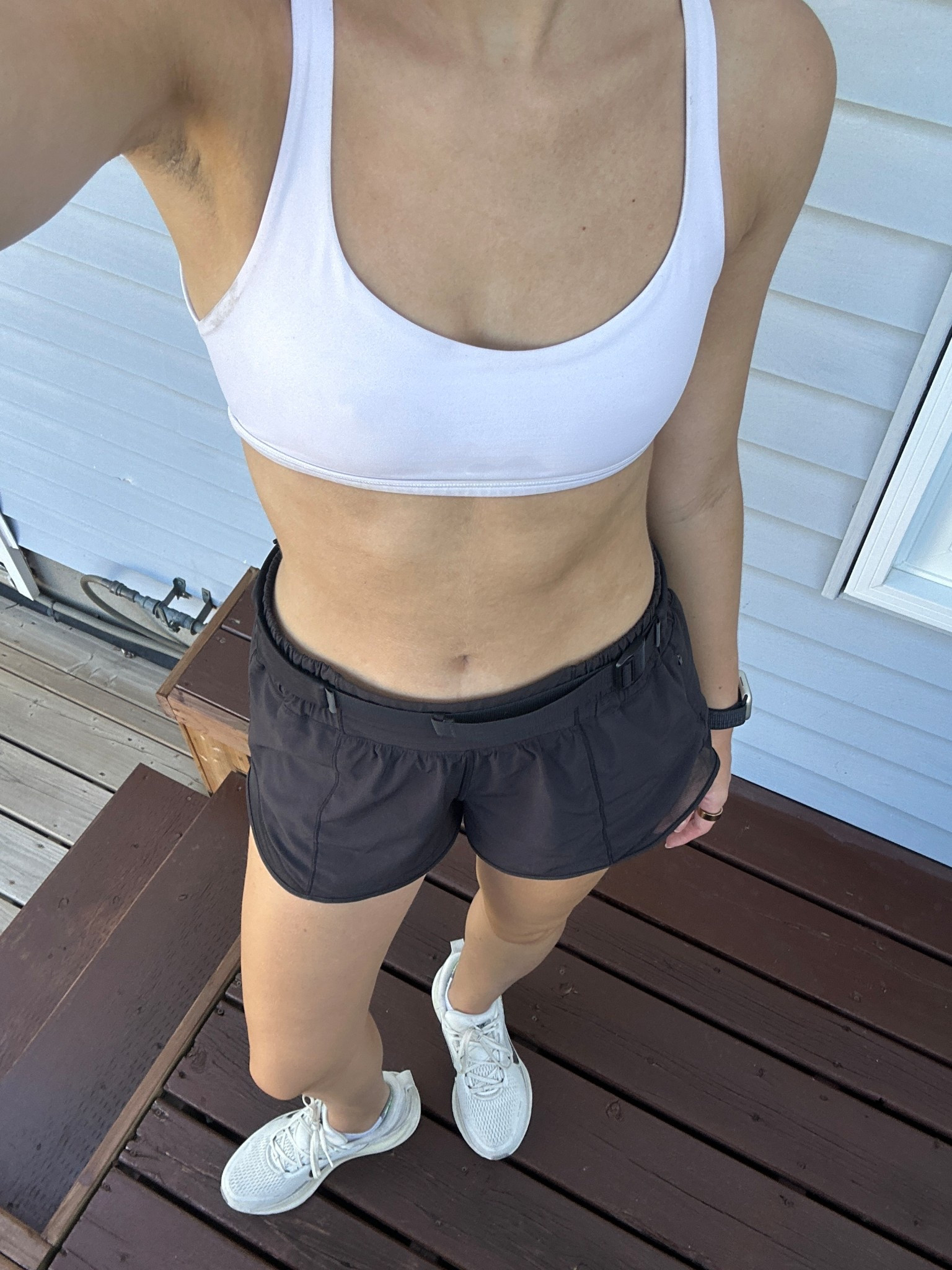Summer running outfit inspo 


Size 4 in top and bottoms 