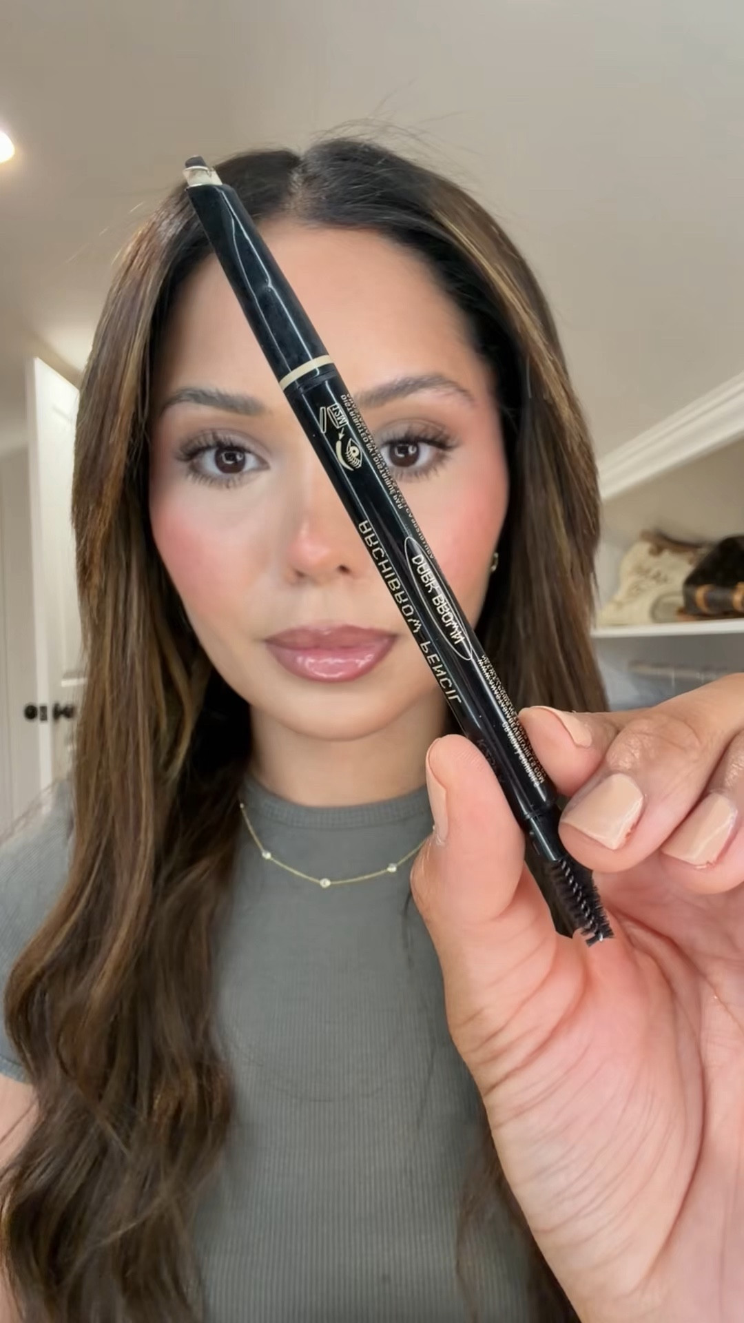 The thinnest most realistic brow pencil I’ve used 😍 using dark brown 