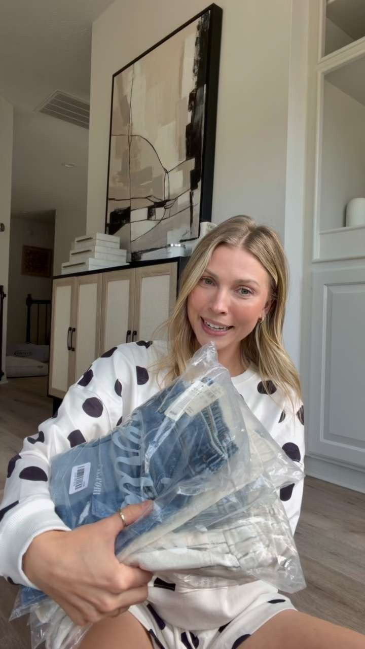 Aerie unboxing and try on! Wearing S Long in pants + S in shorts  

 #LTKootd #LTKmomlife #LTKTall