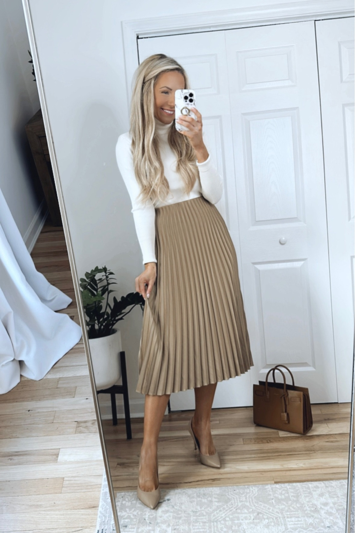 J.Crew pleated skirt, recommend sizing down one size! Exact skirt linked and also linked a similar option because it’s starting to sell out!

Fall work wear, outfit for work 

#LTKworkwear