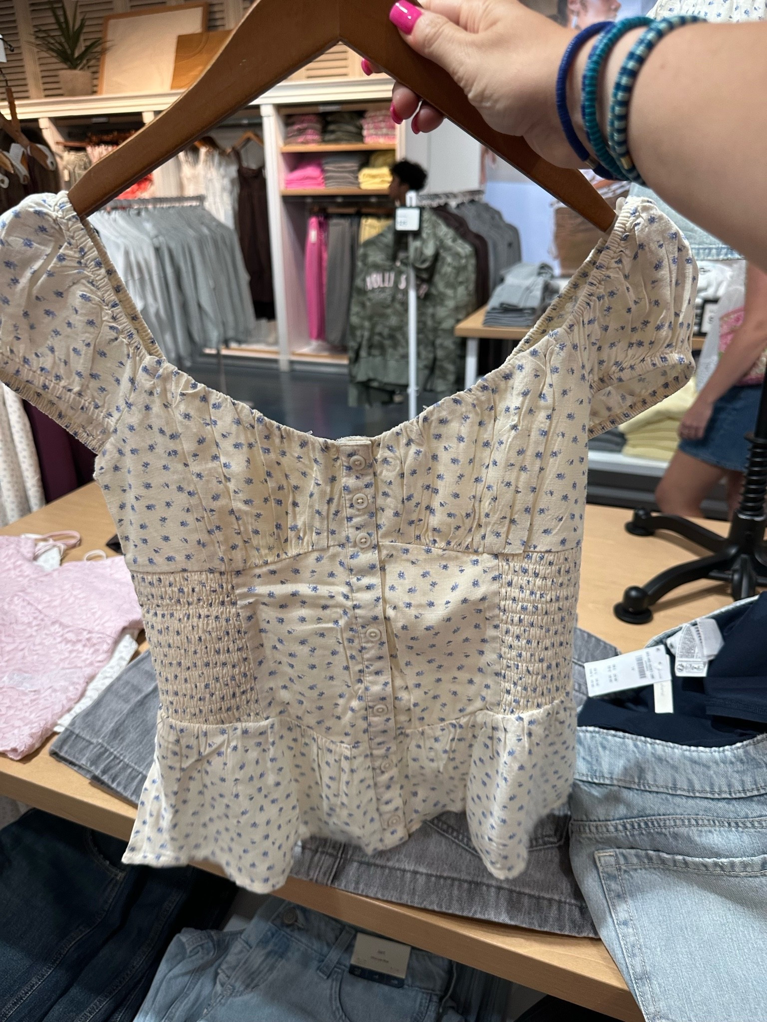 this cream floral top from hollister is so cute! Priced at $44 & ranges from sizes XXS-XXL!

#LTKMidsize #LTKPetite