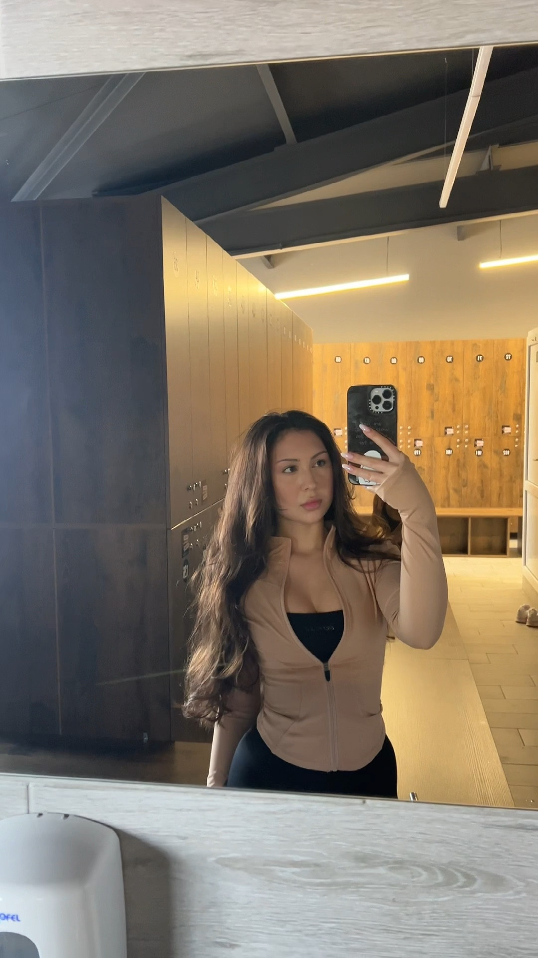 This gym zipper jacket is from Amazon, but I can no longer find this colour. However, I tagged many other options.

#LTKeurope #LTKfitness