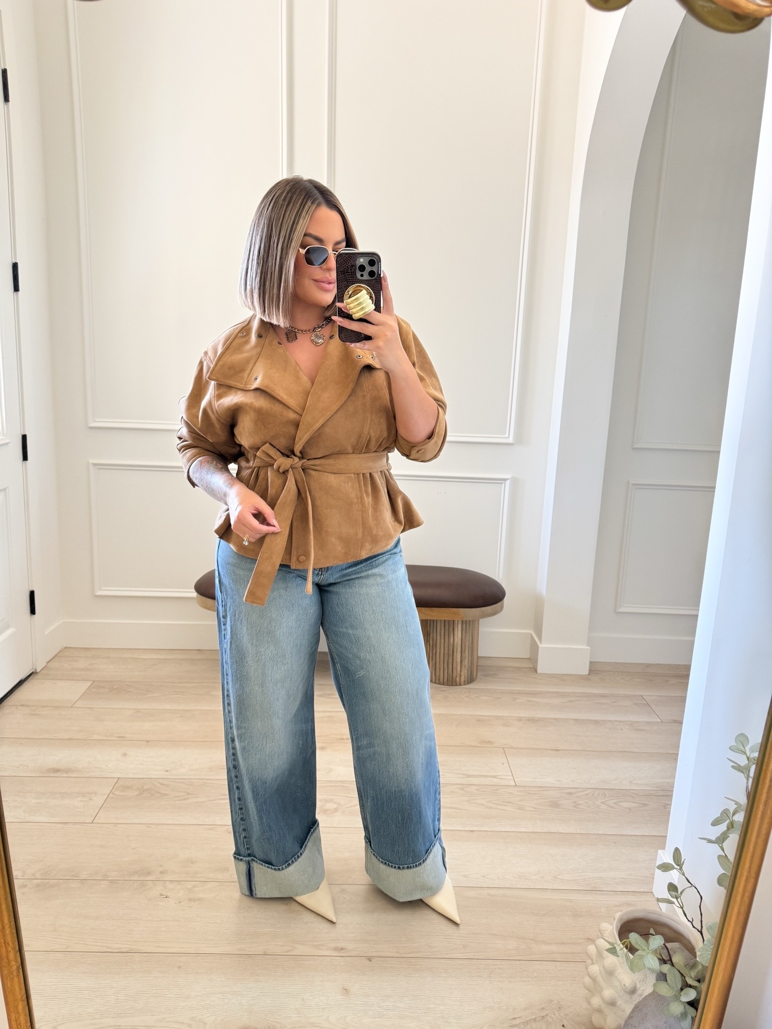 Last day of Labor Day sale for the jeans grab them now ! 

Love everything about this outfit ! The jacket is insane quality 10/10 recommend ! Jeans are one of my favorite styles from Abercrombie. I have these in so many different colors. I do a 31 Long in the jeans 
Jacket L 
Size up in the heels 

#zara #abercrombie