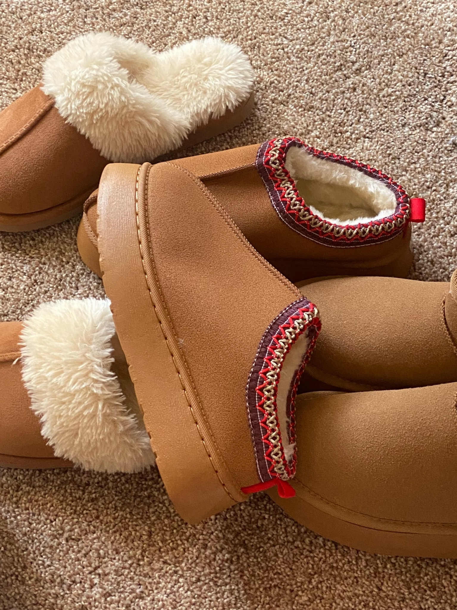 Ugg dupes!!

Ugg slipper dupes, Ugg dupes, Ugg Tasman dupes, ugg tazz dupes, Ugg boot dupes

*not a knockoff, just a similar vibe to get the look for less


#LTKshoecrush #LTKSeasonal #LTKunder50