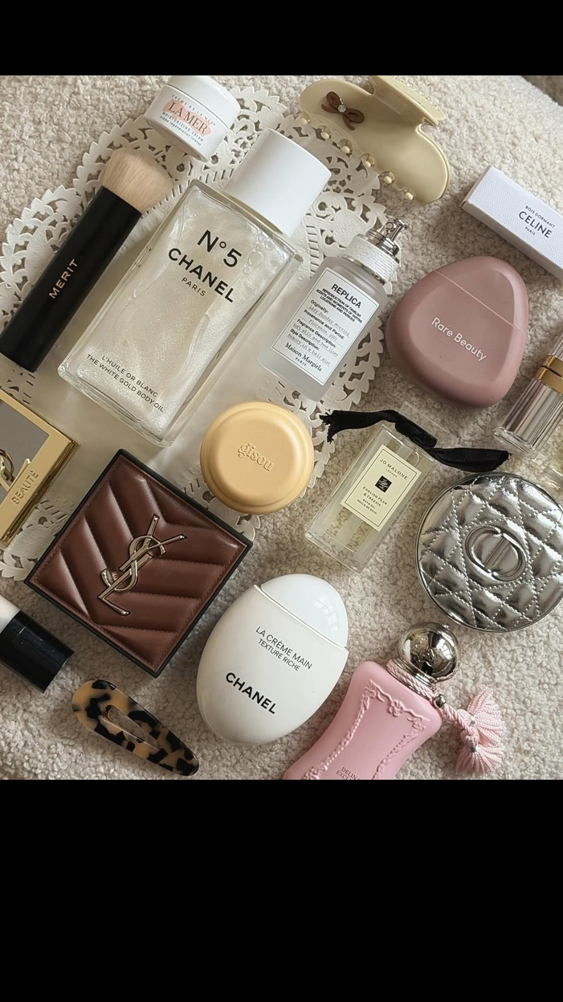 Just a girl with her essentials 💕✨
From glosses to vanity bags… it’s giving soft glam, luxury, and everyday pretty

Shop all my girlie favorites from Rhode, Chanel Beauty, Dior Beauty, Topicals + more 🤍
Everything linked on my LTK — follow tinasnow_ to stay in your glow era 💋

#ltkbeauty #ltkfinds #girlyaesthetic #luxurybeauty #chanelbeauty #diorbeauty #rhodeskin #vanitybag #glowroutine #softglam #explore 

#LTKBeauty #LTKdayinmylife #LTKSaleAlert