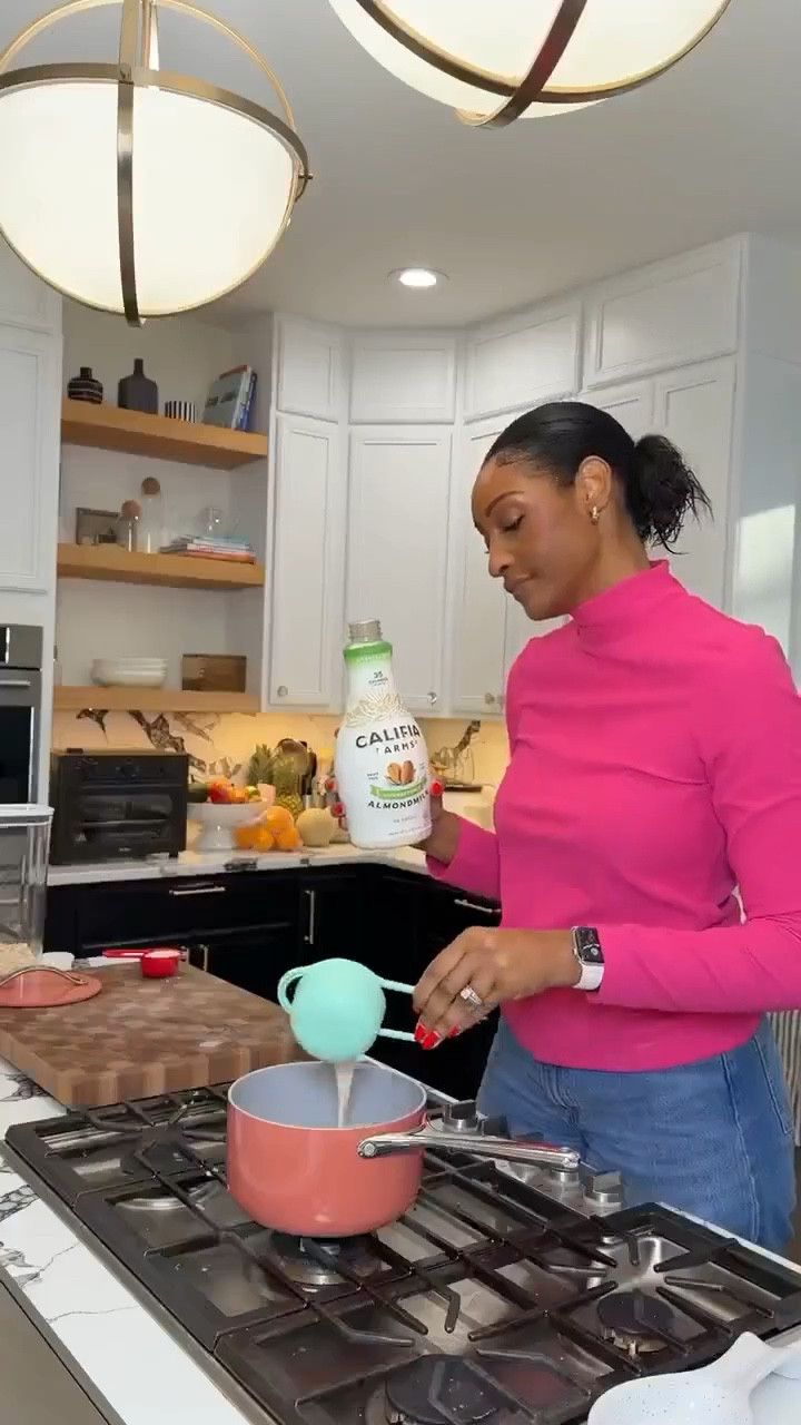 Does anyone else live for a healthy breakfast that actually tastes good? Same.

Lately I’ve been making fresh oatmeal with all my favorite toppings and it’s seriously so good. Healthy, filling, and honestly just delicious AF.

Linking my must-have kitchen favorites below.



#LTKmomlife #LTKfoodie #LTKdayinmylife