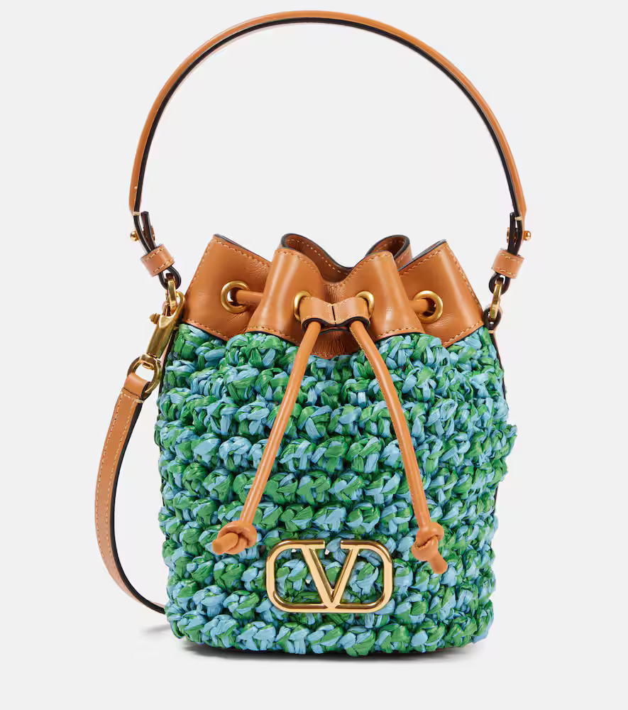 Valentino Garavani Bolso saco VLogo Mini de efecto rafia | Mytheresa (INTL)