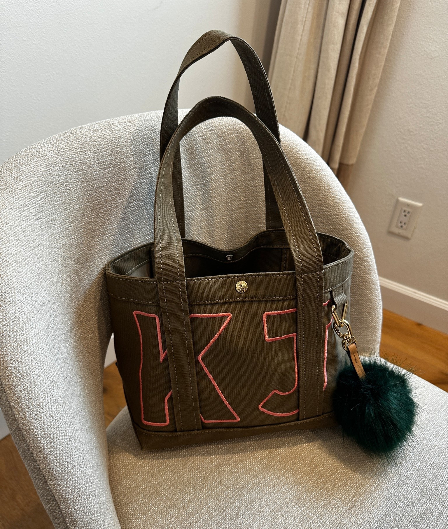 Personalized gift idea! Mini canvas tote 💗

#LTKCyberWeek #LTKHoliday #LTKGiftGuide