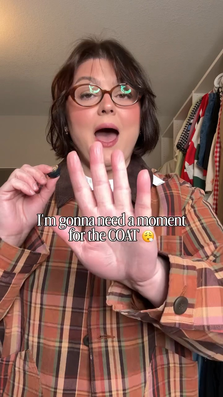 Hot take: no section is off limits for curvy girls if it fits🤷🏻‍♀️

This jacket + sweater? Men’s section at @oldnavy & @gap 
The oversized fit. The structure. The comfort. 😮‍💨🤌

If it fits your body and your vibe, it’s yours!! Thanks for coming to my ted talk 💁🏻‍♀️

#curvyfashion #midsizestyle #plussizefashion #oldnavystyle #gapstyle