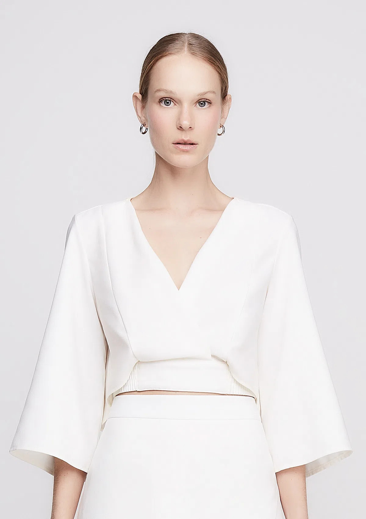 Blusa Manga Longa Em Crepe - Branco - DZARM | Moda Versátil, Cool e Atemporal | Roupas, Jeans, T... | DzarmHering (BR)