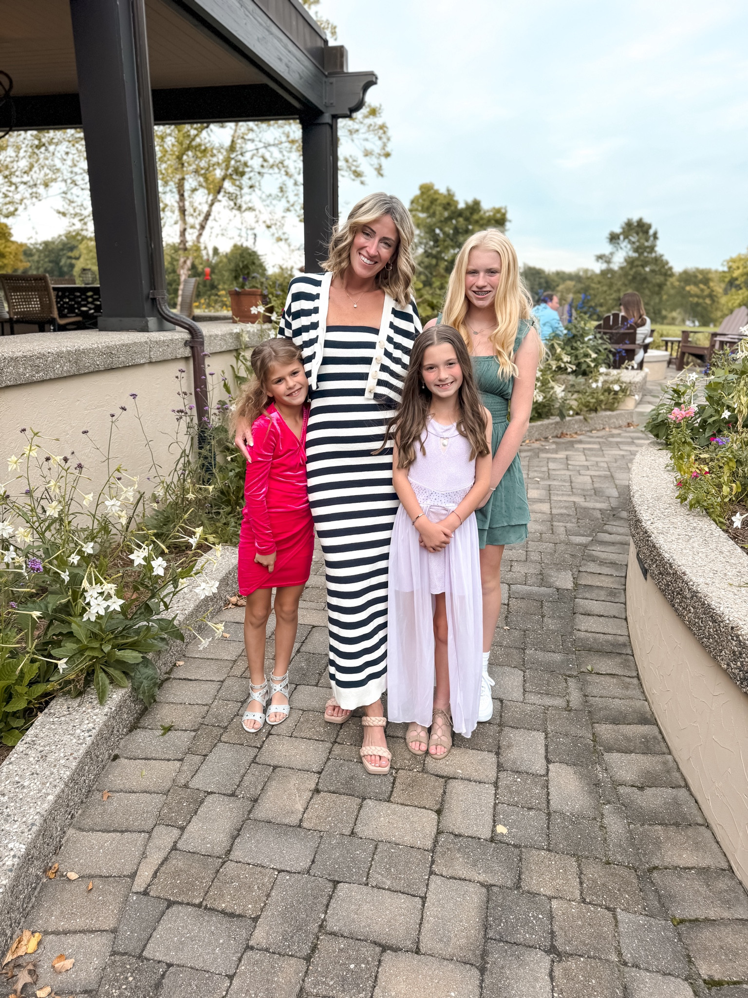 Can’t think of a witty caption, but I wanted to post this pic of me with the girls, soooo here it is! 🥰😜🤩 