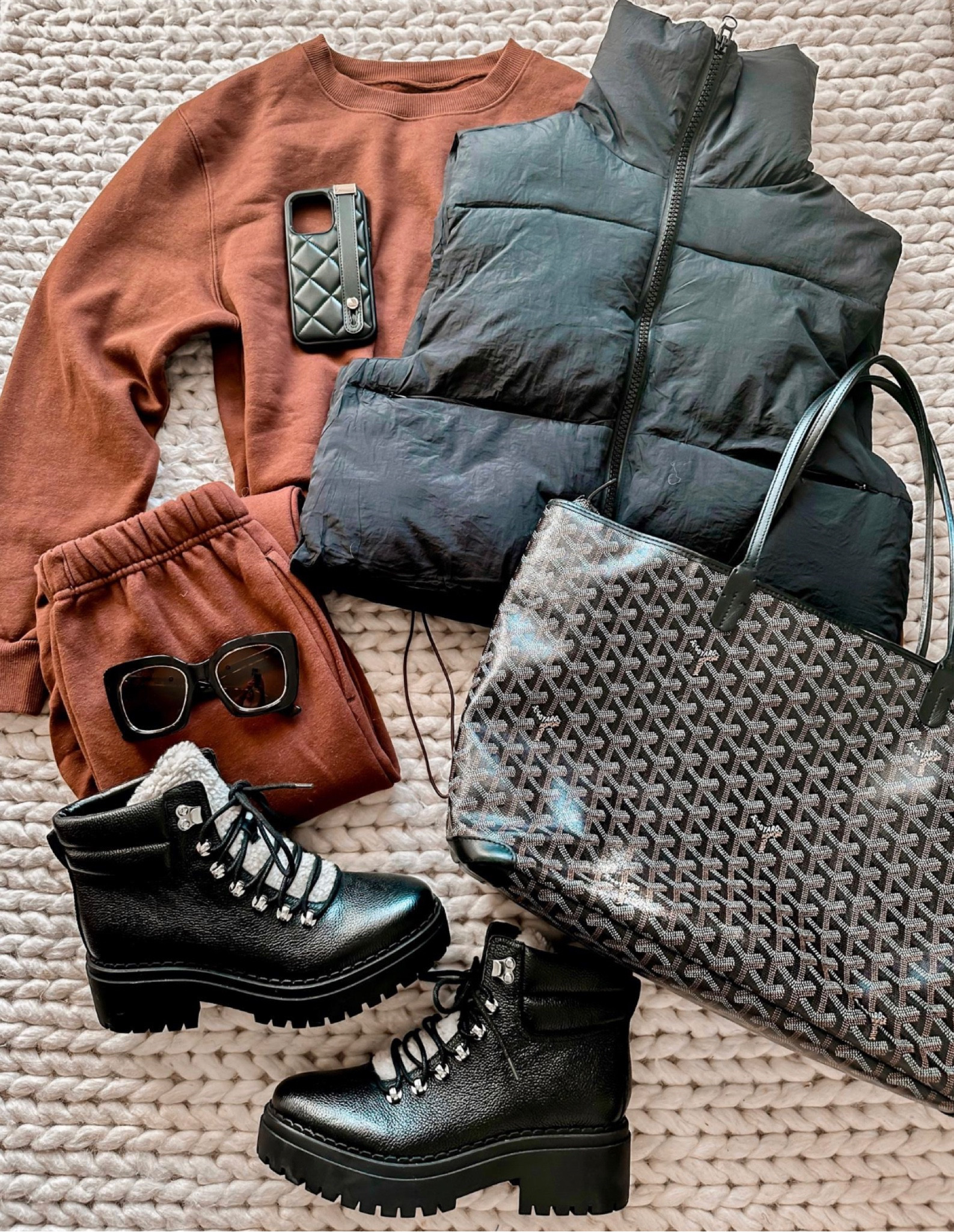 Lounge set
Loungewear 
Sweats
Sweatshirt 
Sweatpants 
Goyard tote 
Boots
Shearling boots 
#ltkunder50
#ltkunder100


#LTKitbag #LTKSeasonal #LTKFind