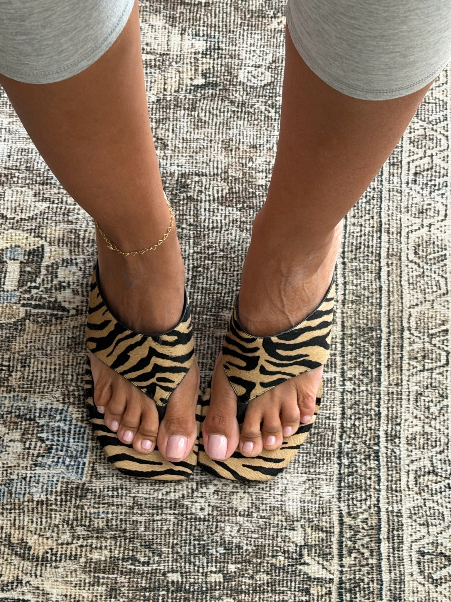 new animal print sandals I’m obsessed with. shoes tts, but I always go up a half size so my feet don’t hang out when I’m walking😉

Animal print shoes 
Tiger print sandals 
Sandals 
Fall outfit 
Fall ootd 
Fall transition outfit 
ootd

#LTKSeasonal #LTKootd #LTKOver40