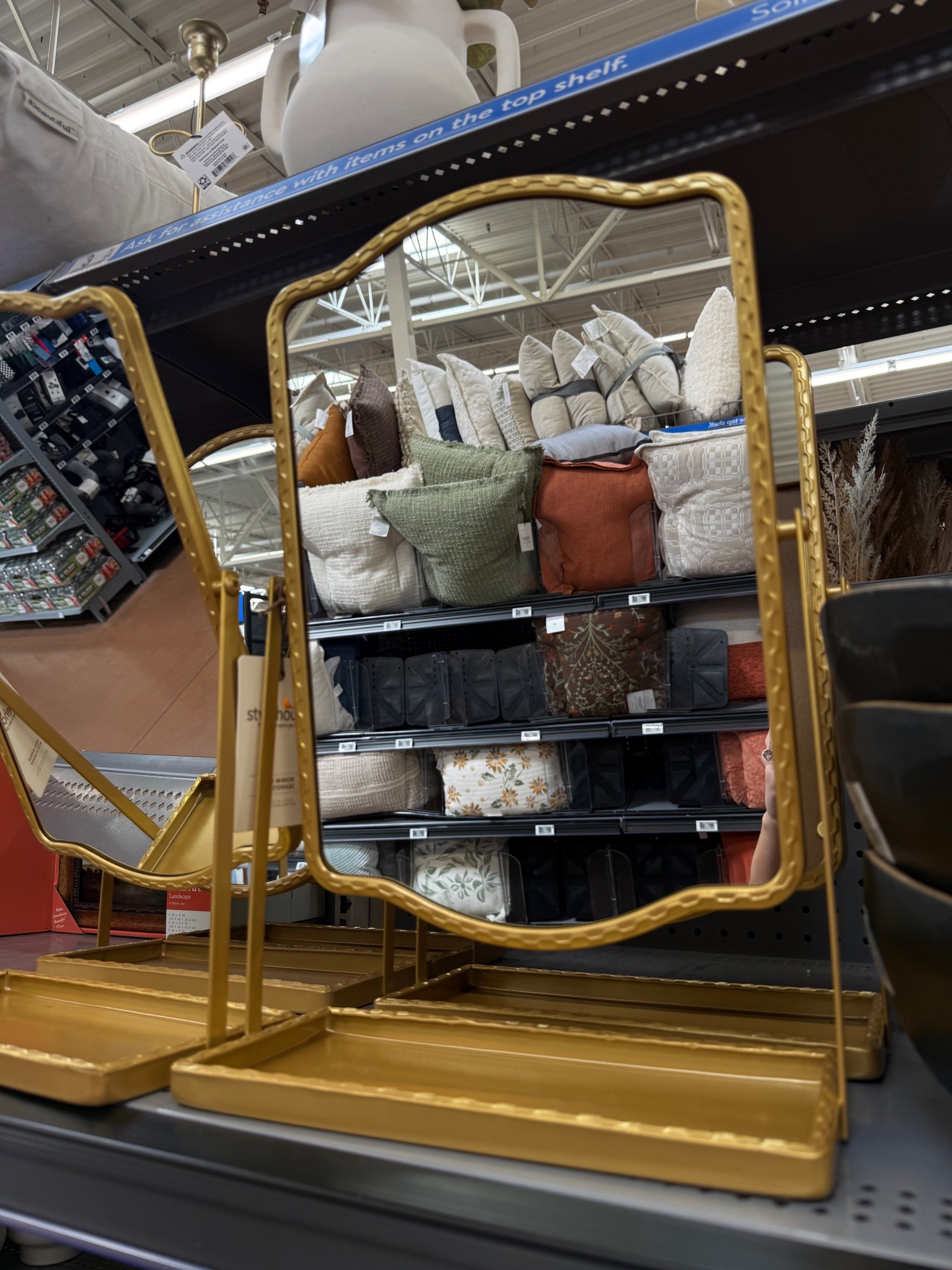 Home Decor Collection Stylehouse Gold Table Mirror with Storage

I am absolutely obsessed with this new scalloped gold vanity mirror! Not only does it give major vintage-chic vibes, but it also has a built-in tray at the base to keep all your daily jewelry and lipsticks organized. 💄💍
It’s the perfect size for a dresser or bathroom counter and looks way more expensive than it actually is (classic Walmart win!). If you’ve been looking for that "Anthropologie aesthetic" on a budget, this is it.

#WalmartFinds #WalmartHome #VanityGoals #GoldDecor #AestheticHome #BudgetDecor #Mainstays #BetterHomesAndGardens #DresserOrganization #HomeDecorInspo #MirrorSelfie #VintageVibes #OrganizedHome #AffordableLuxury

#LTKHome #LTKSeasonal