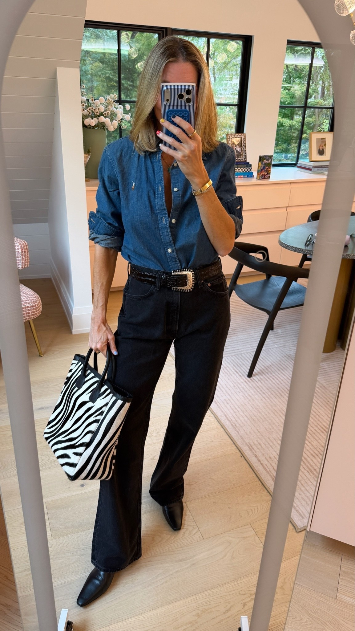 SALE DENIM & BOOTS!   Great staples for your closet ✨
Wearing a size 28 for a roomier fit