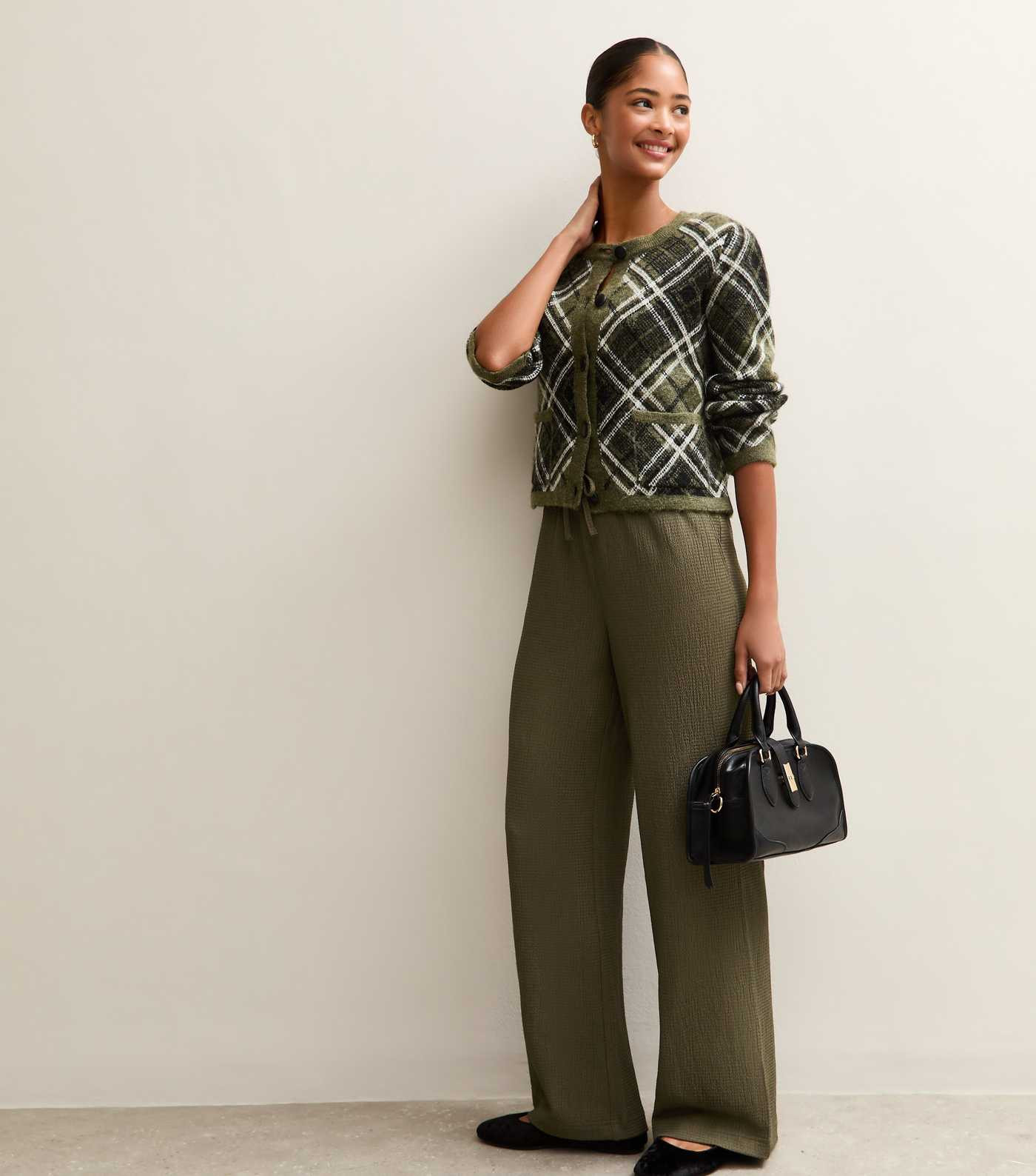 Light Khaki Textured Wide Leg Trousers | New Look | New Look (UK)