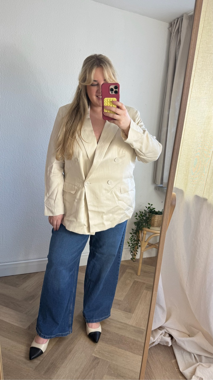 Outfit of the Day ❤️

#jeanslook #blazer #plussizefashion

#LTKhaul #LTKPlusSize #LTKootd