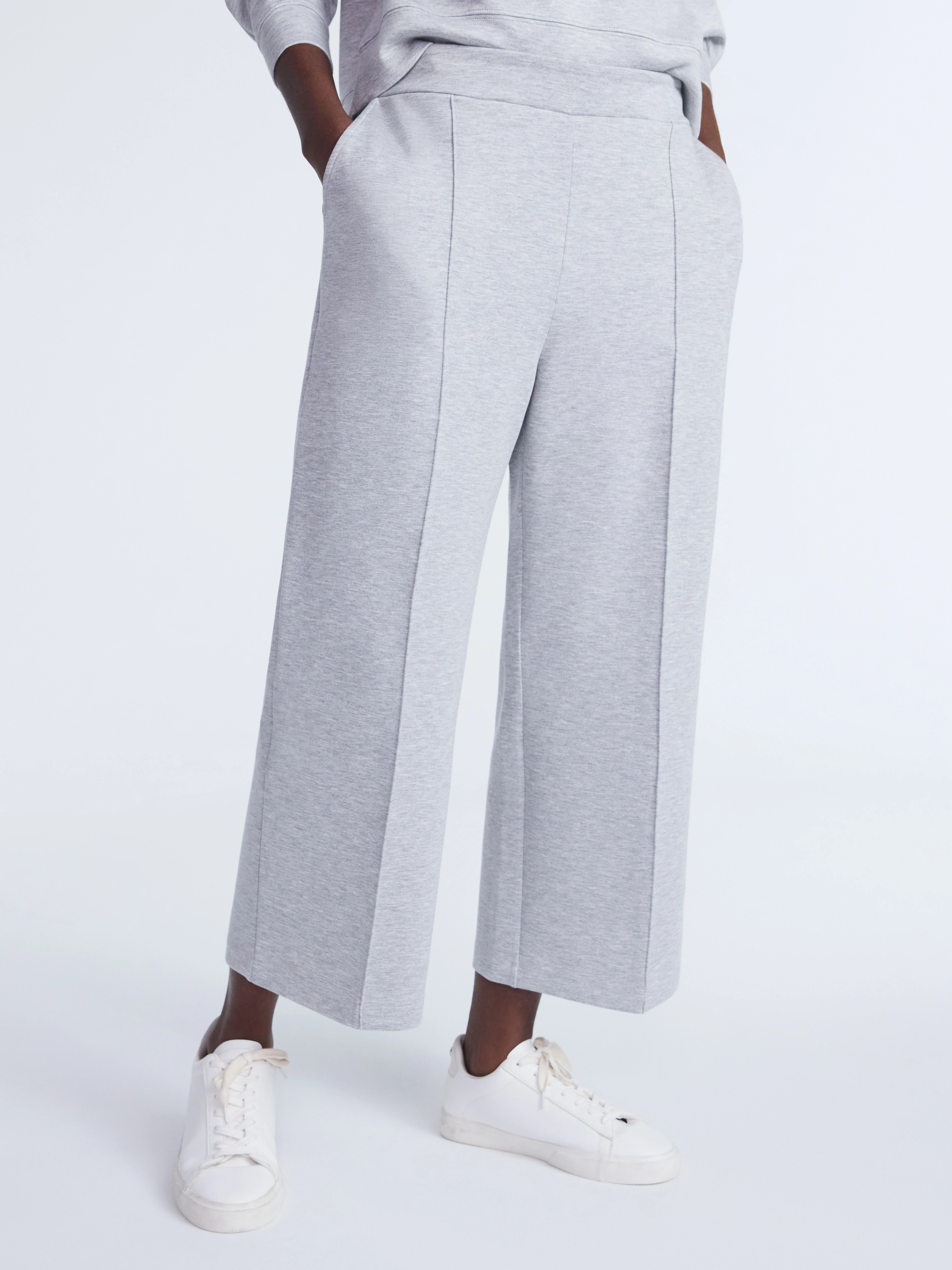 Scoop Women's and Women's Plus New Scubaknit Cropped Pants, Sizes XS-4X | Walmart (US)