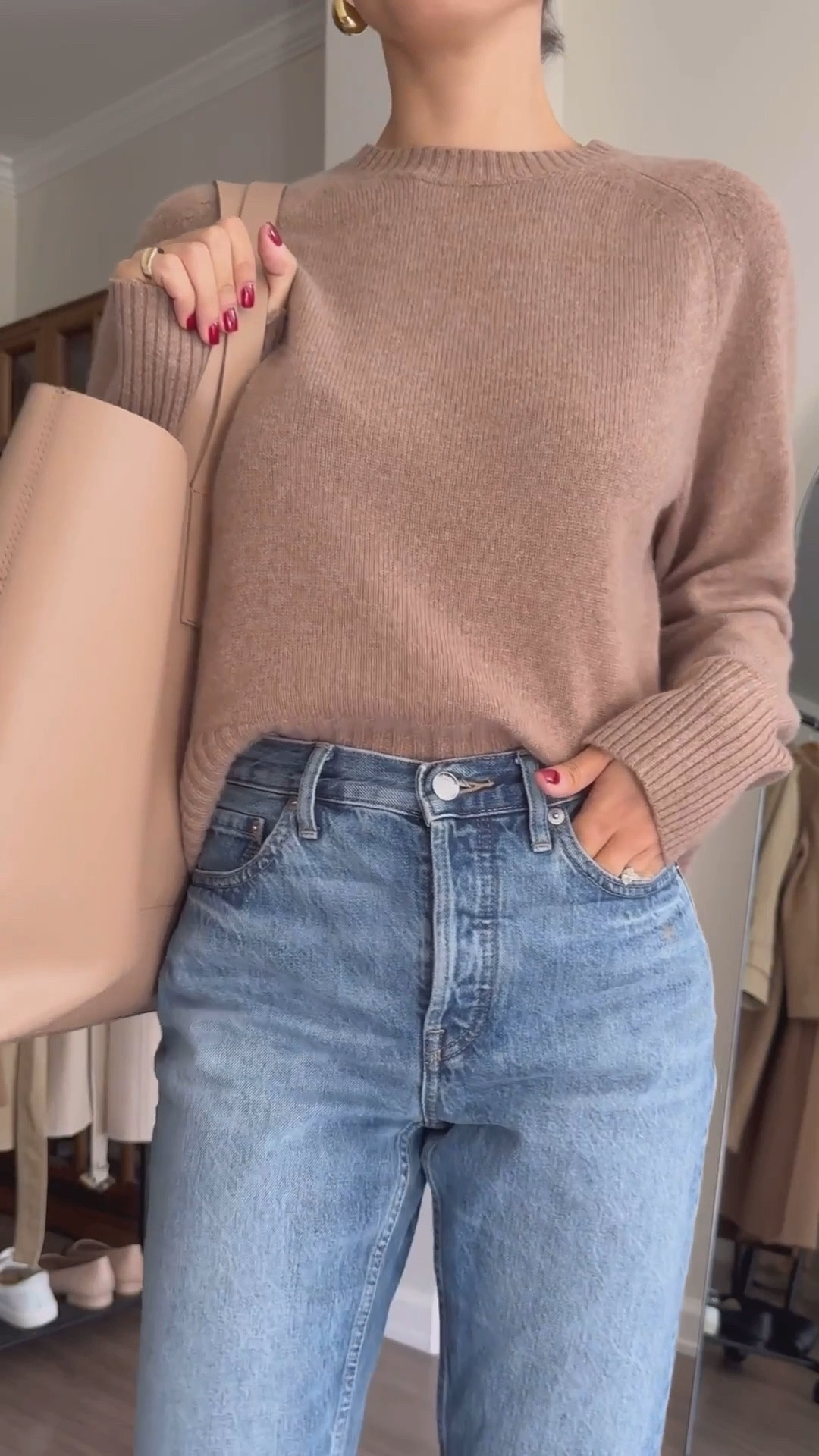 Everlane’s cyber Monday sale was extended — 40% off everything! Sale ends tonight! 

Plus take 50% off tees & fleece today only! 

Wearing the boxy cashmere crew in xs 


#LTKootd #LTKSaleAlert